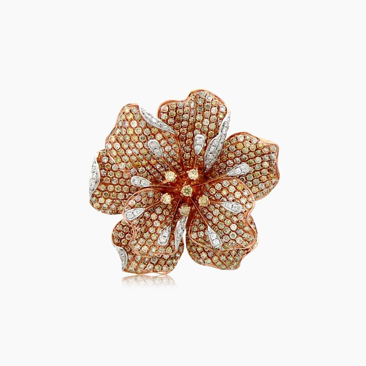 Anillo de oro rosa de 18 quilates con pavé de diamantes blancos y de fantasía Flor de Lilly en Nuevo estado para la venta en Oakton, VA