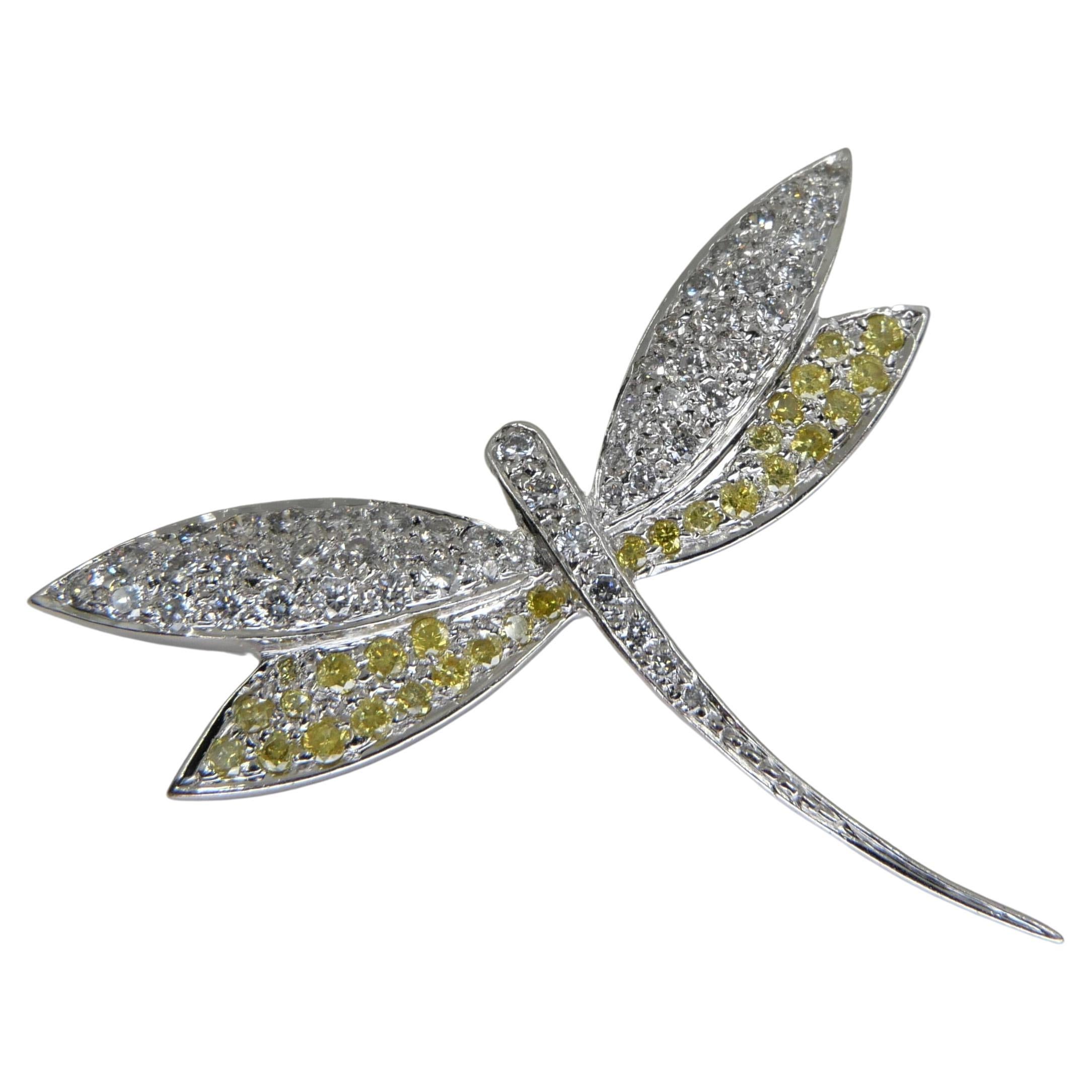 Broche libellule fantaisie en diamants jaunes et blancs