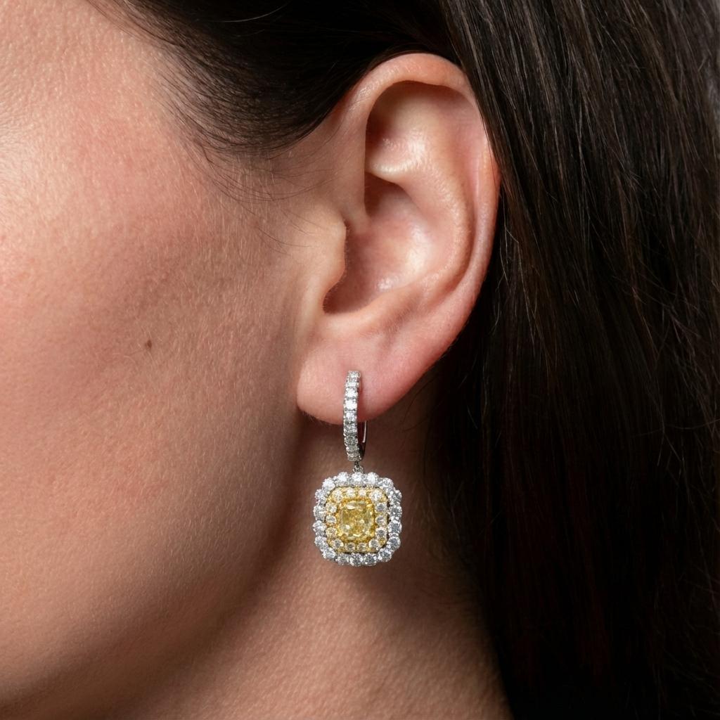 Contemporaneo Fancy Yellow and White Diamond Drop Earrings in 18K White Gold in vendita