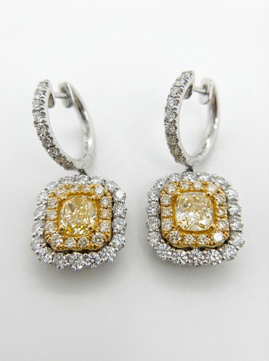 Taglio princess Fancy Yellow and White Diamond Drop Earrings in 18K White Gold in vendita