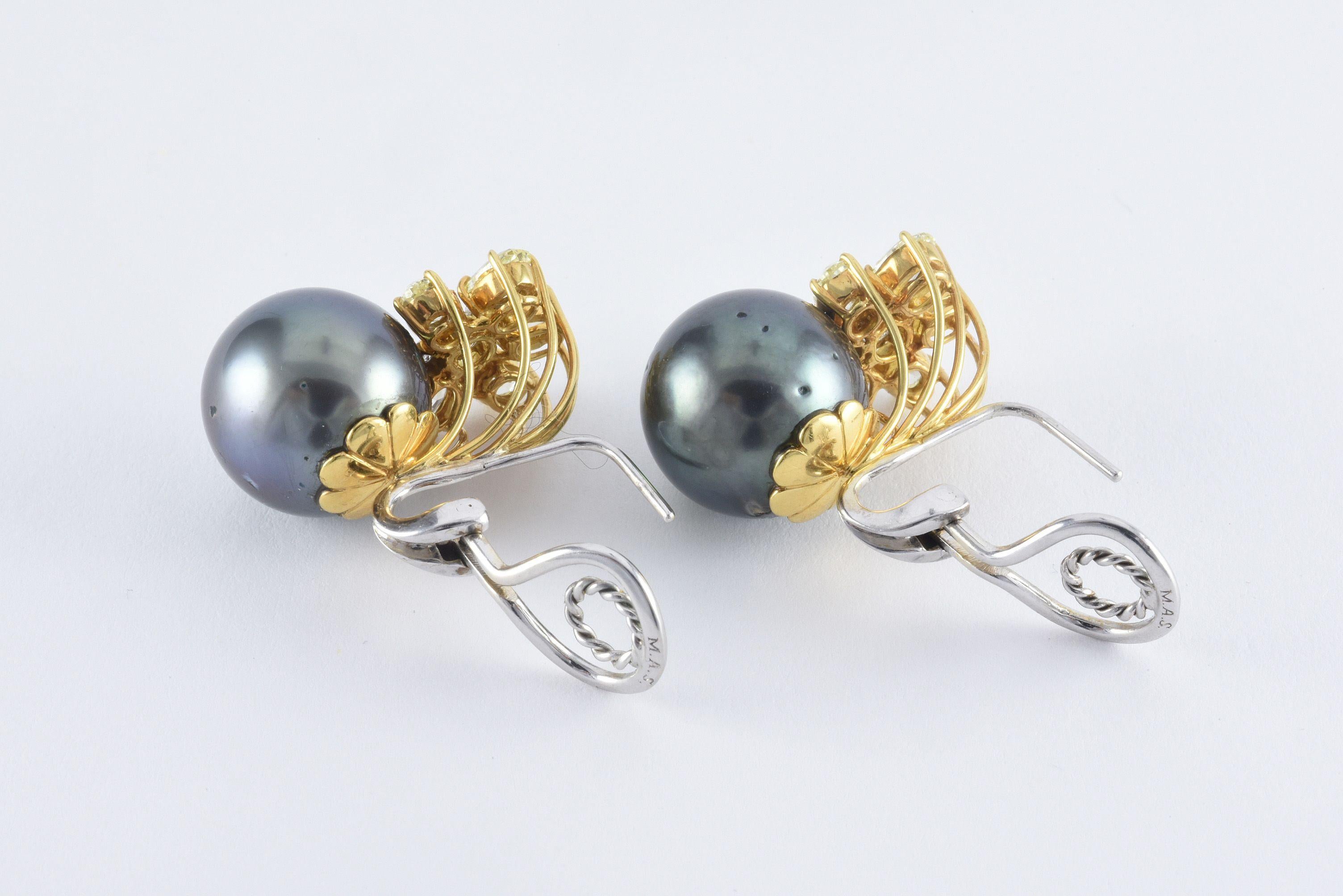 Ohrringe mit gelben und weißen Diamanten, Blumen- und schwarzen Perlen (Zeitgenössisch) im Angebot
