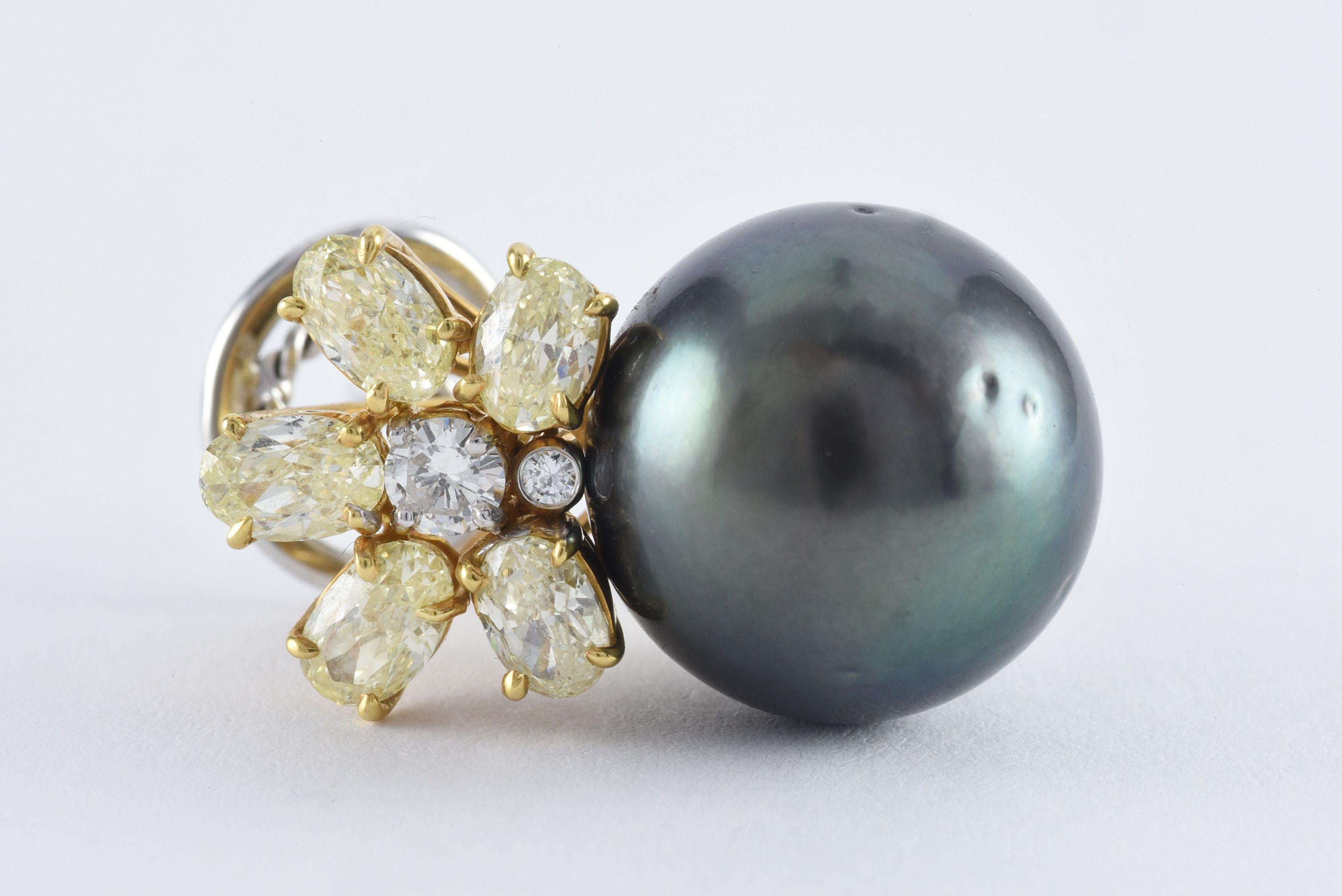 Ohrringe mit gelben und weißen Diamanten, Blumen- und schwarzen Perlen im Zustand „Gut“ im Angebot in Denver, CO