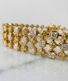 Bracciale a tre file di diamanti bianchi e gialli Fancy in oro giallo 18 carati Approssimativo