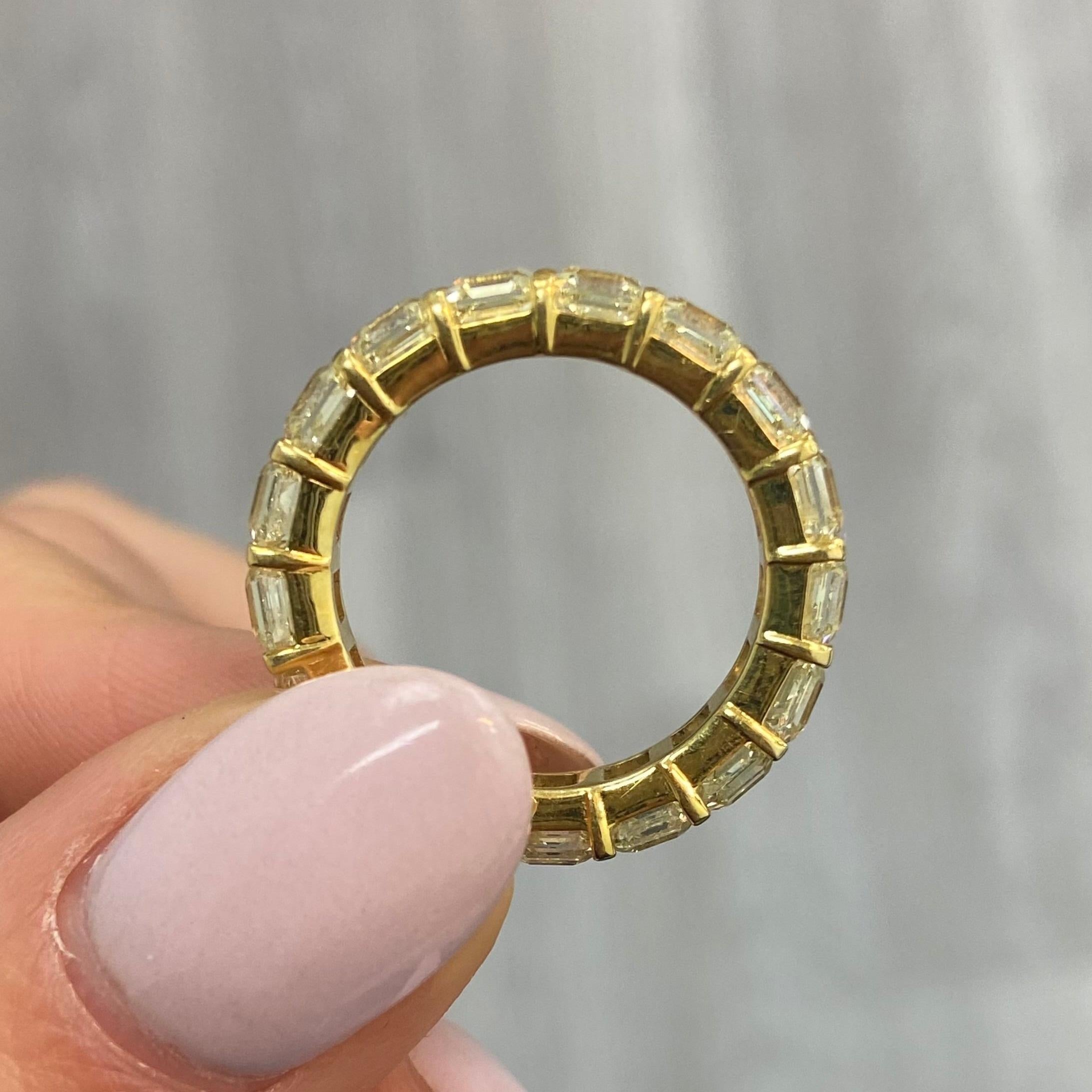 Fancy Yellow Asscher Diamond Eternity Band In New Condition For Sale In New York, NY