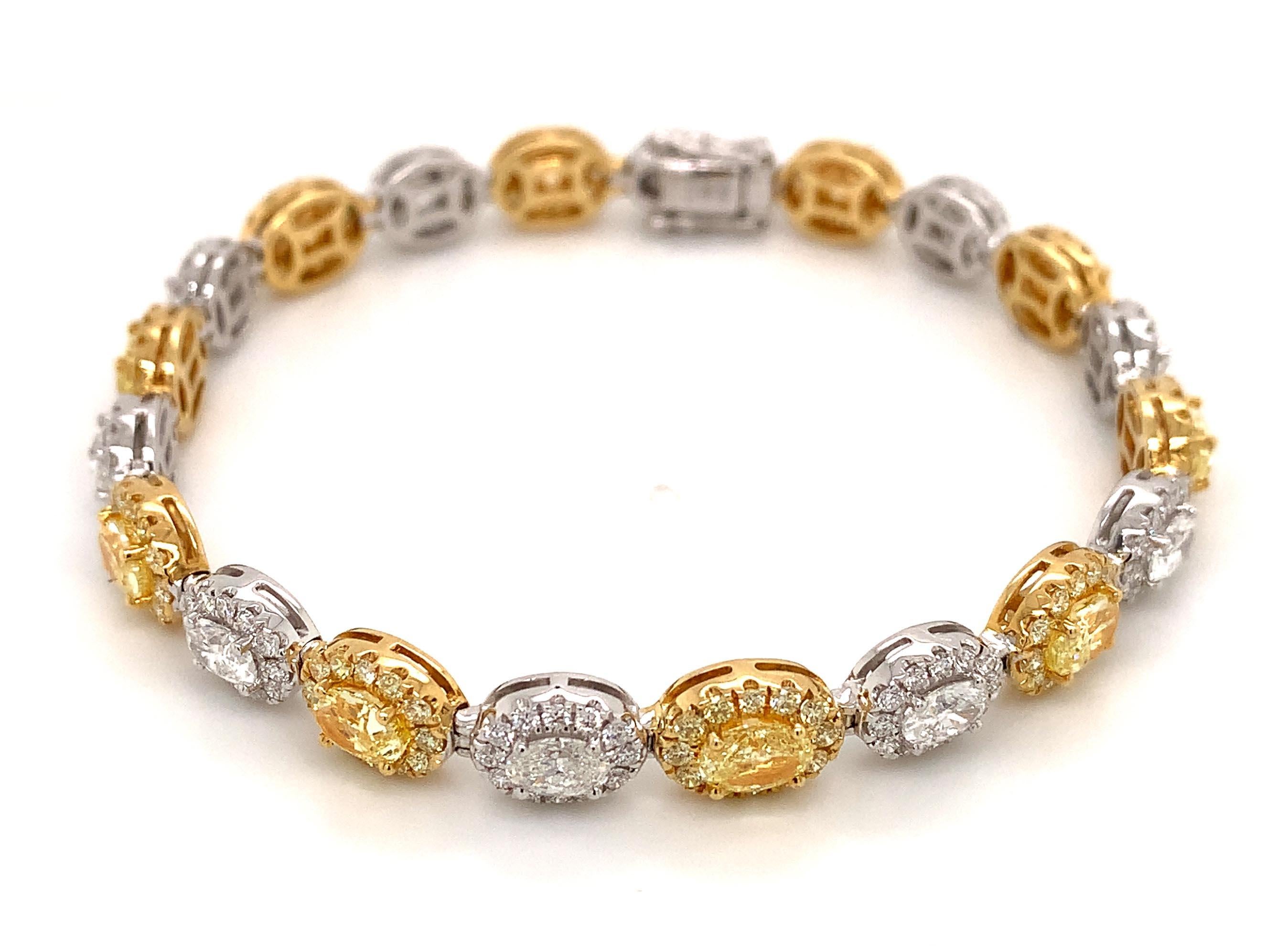 Fancy Yellow Canary and White Diamond Statement Bracelet 9.10 Carats In New Condition For Sale In New York, NY