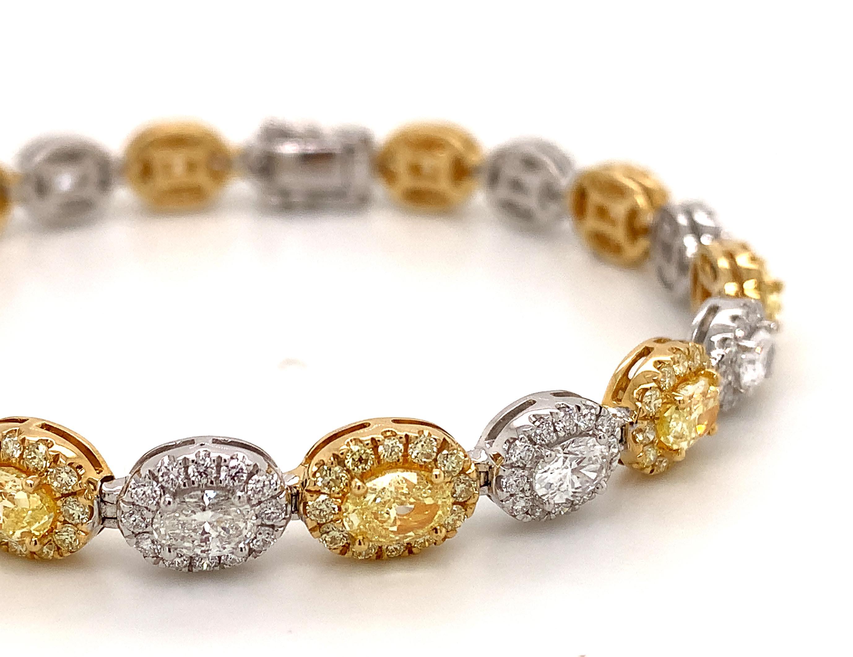 Women's or Men's Fancy Yellow Canary and White Diamond Statement Bracelet 9.10 Carats For Sale