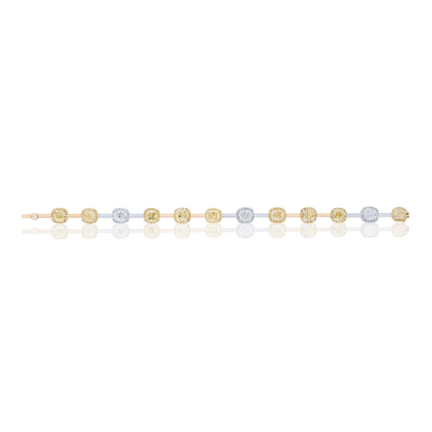 Bracelet en diamants blancs et taille coussin jaune Neuf - En vente à New York, NY