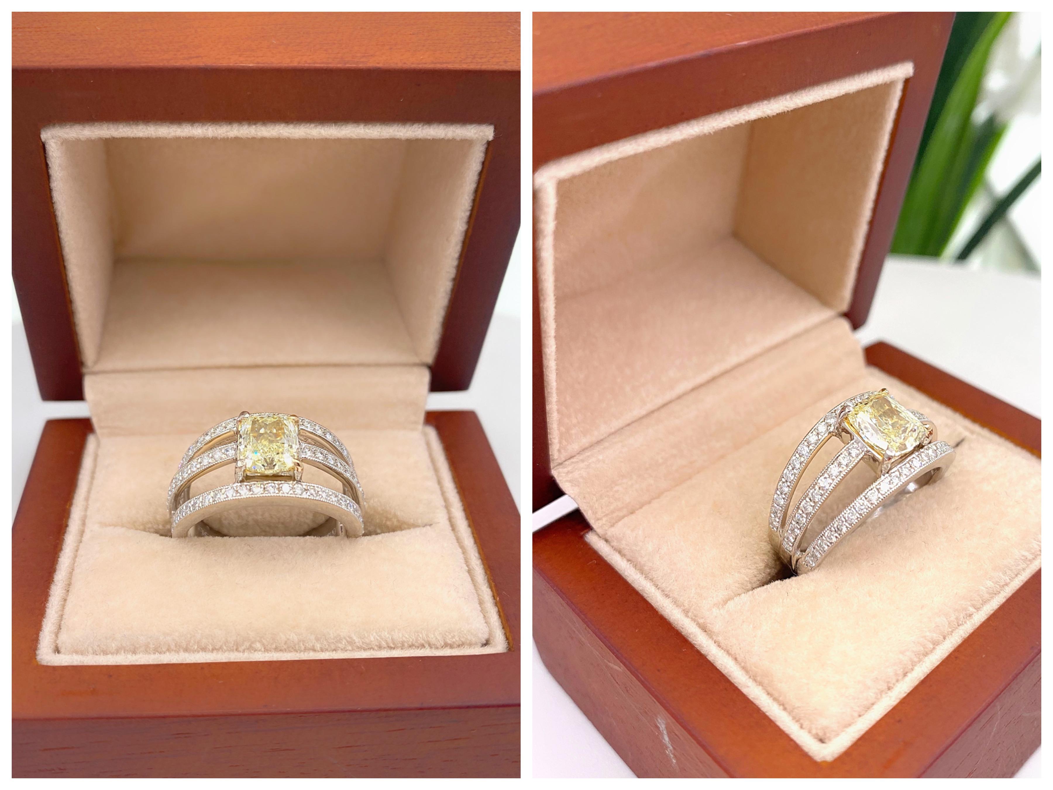 Dreireihiger Orianne Designer Platinring mit gelbem 3 Diamanten im Kissenschliff 1,88 Karat im Angebot 1