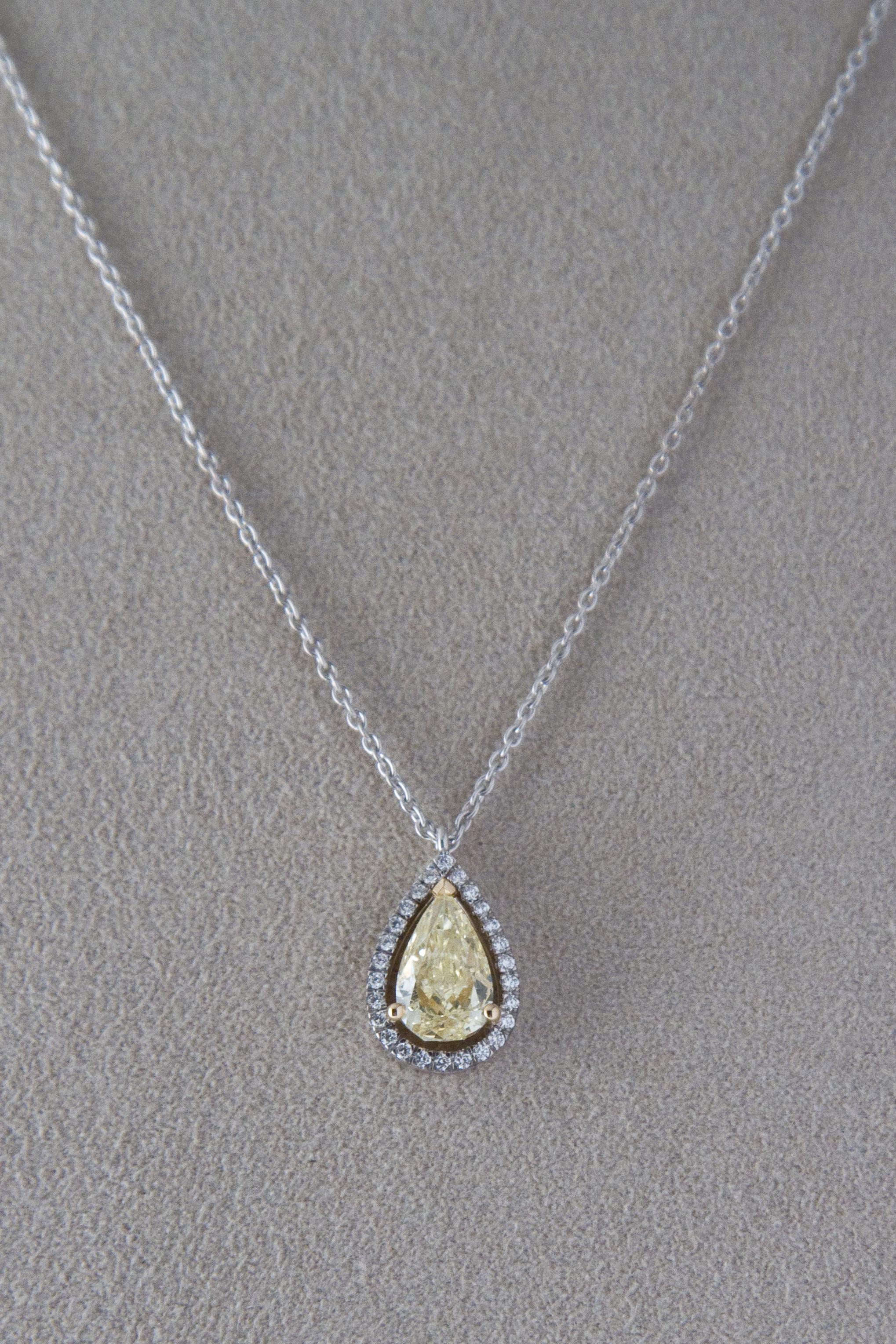 Fancy Yellow Diamond 1.5 ct GIA, White Diamond , White Gold 18 K Pendant Necklace 4