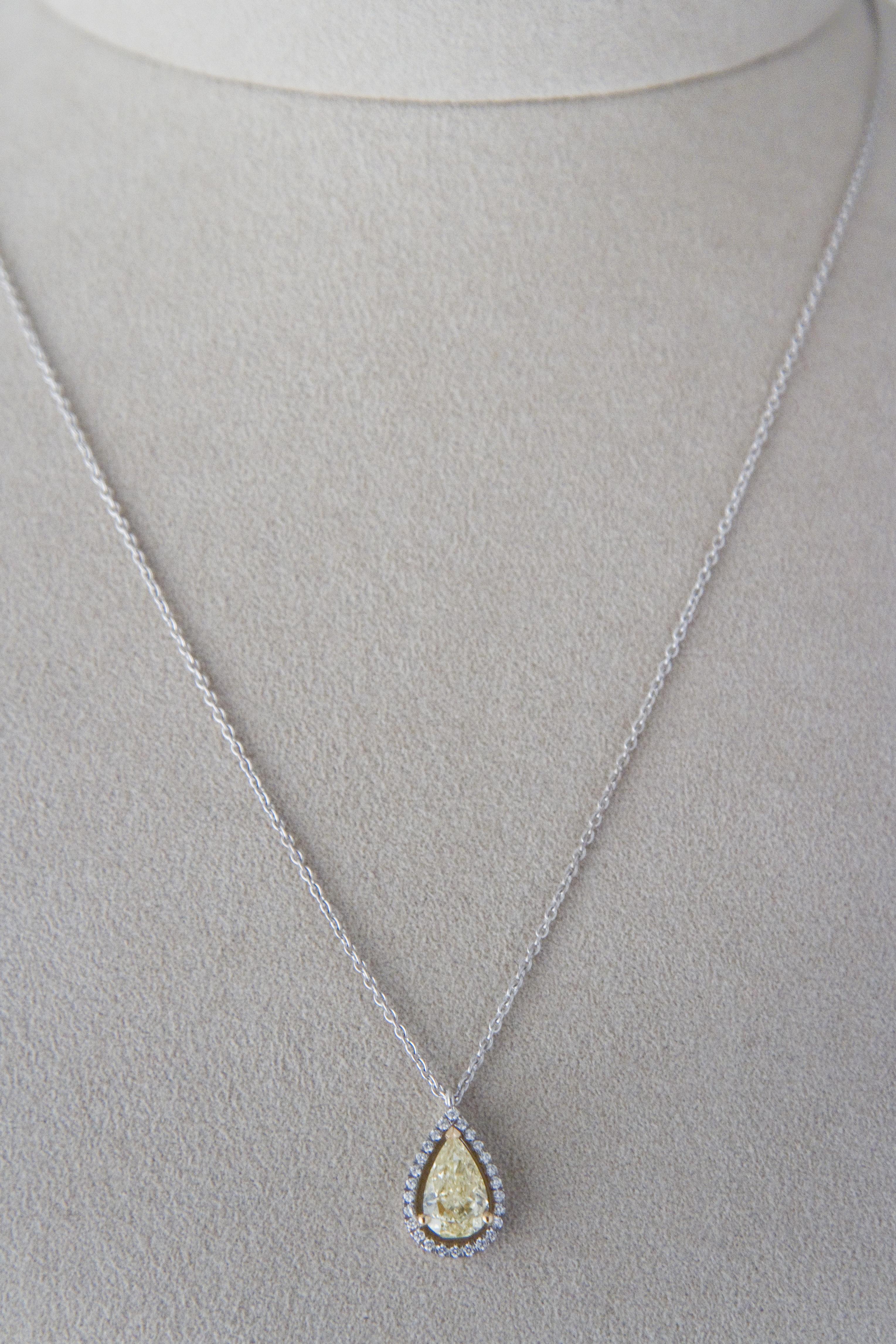 Women's Fancy Yellow Diamond 1.5 ct GIA, White Diamond , White Gold 18 K Pendant Necklace