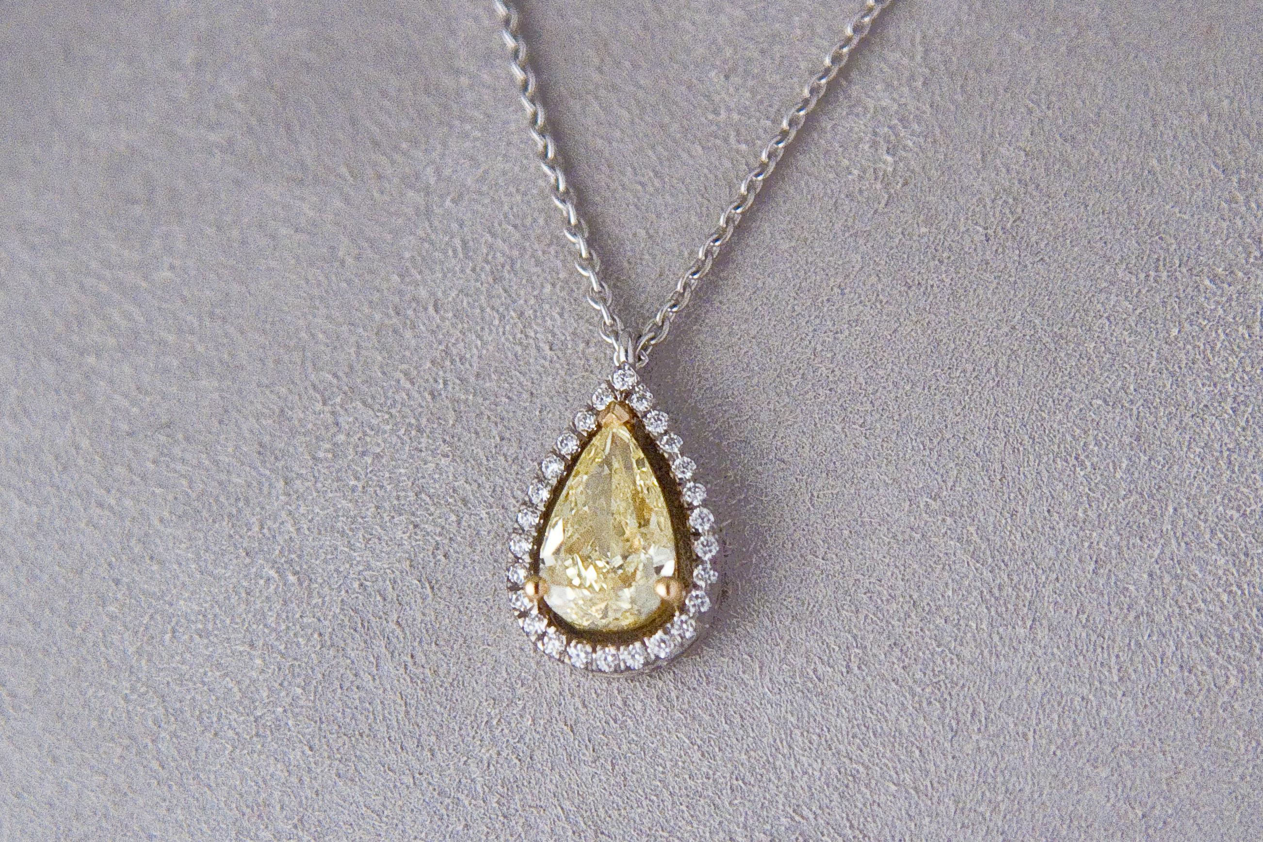 Fancy Yellow Diamond 1.5 ct GIA, White Diamond , White Gold 18 K Pendant Necklace 1