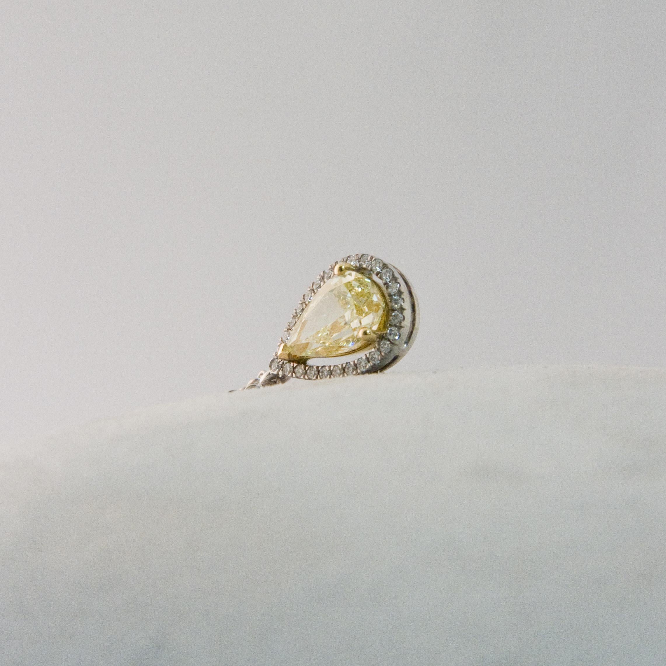 Fancy Yellow Diamond 1.5 ct GIA, White Diamond , White Gold 18 K Pendant Necklace 1