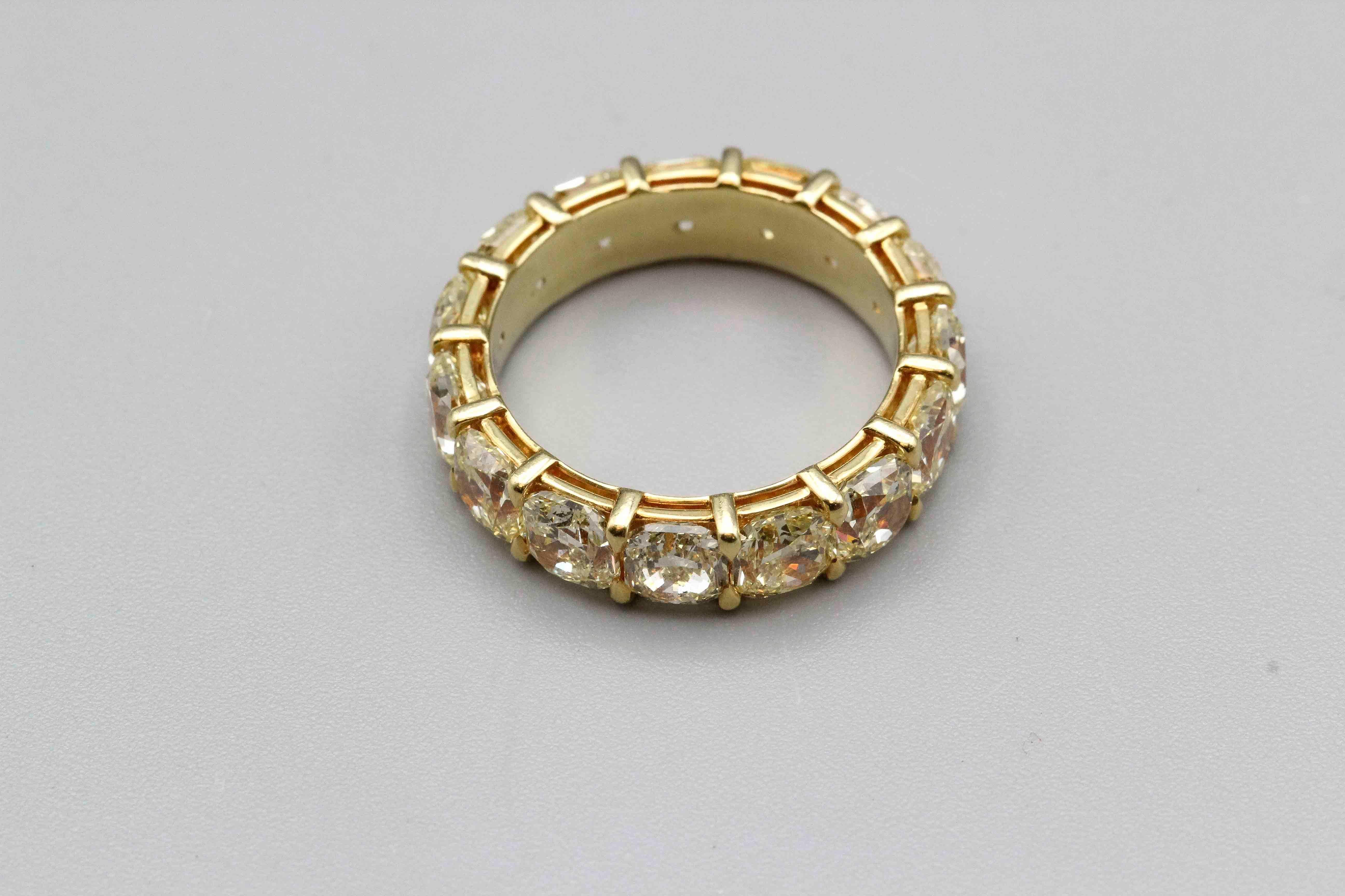 Contemporary Fancy Yellow Diamond and 18k Gold Band