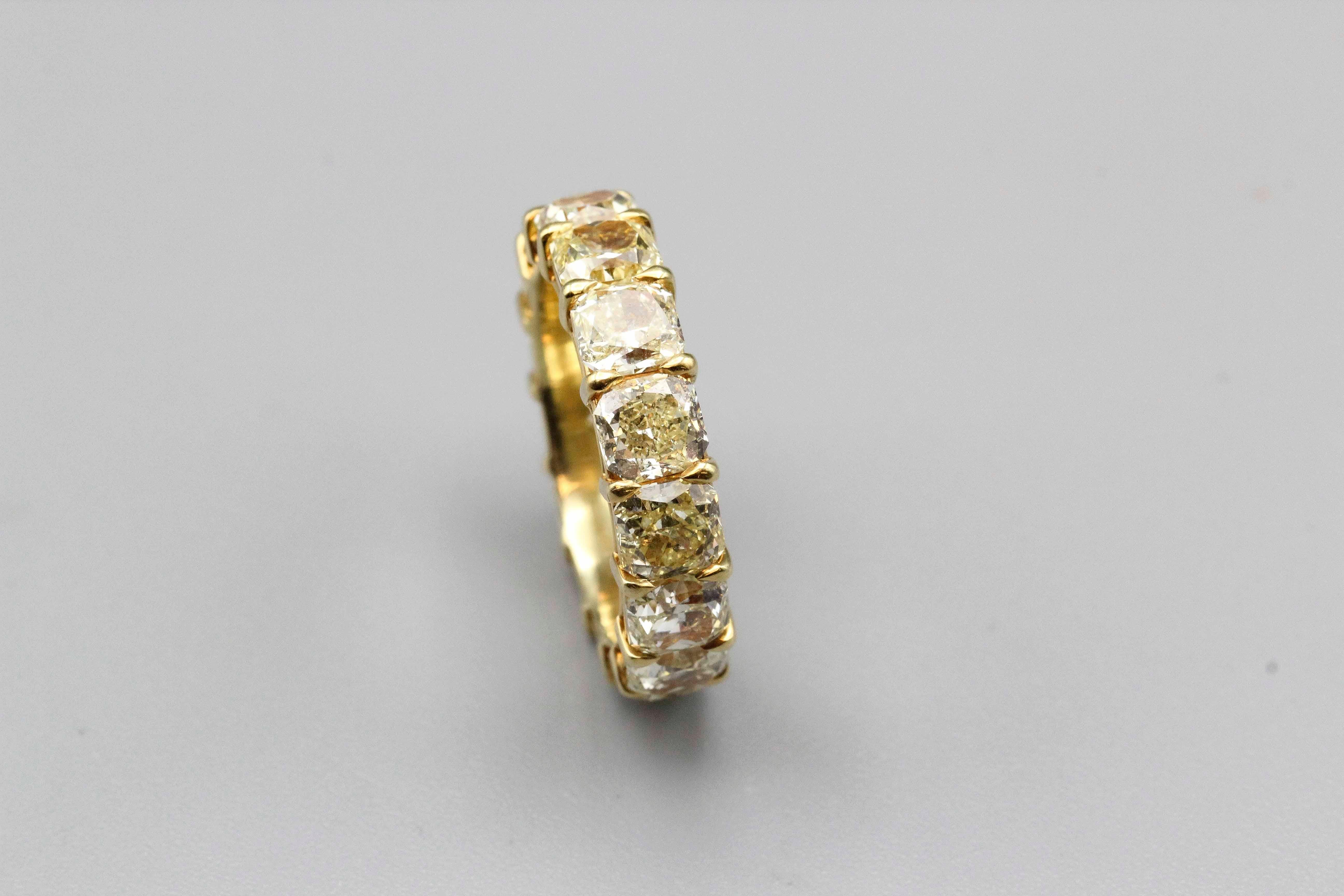 Fancy Yellow Diamond and 18k Gold Band In Good Condition In New York, NY