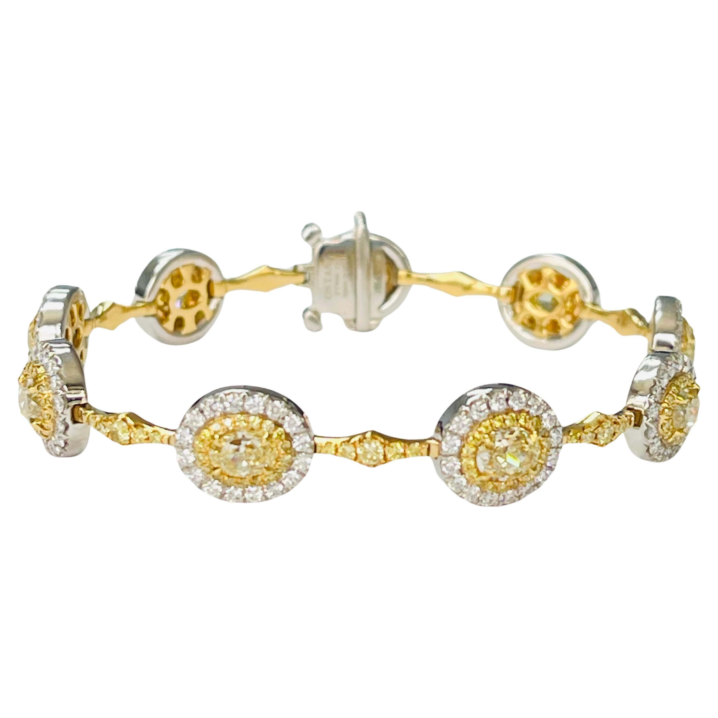 Absolut prächtiger gelber und weißer Fancy-Diamant 
Armband aus Platin und 18 Karat Gelbgold, handgefertigt. 

Die Einzelheiten sind wie folgt: 

Gewicht der gelben Diamanten : ( 9 mittlere Diamanten ) : 4.07 Karat 
Gewicht des weißen Diamanten: