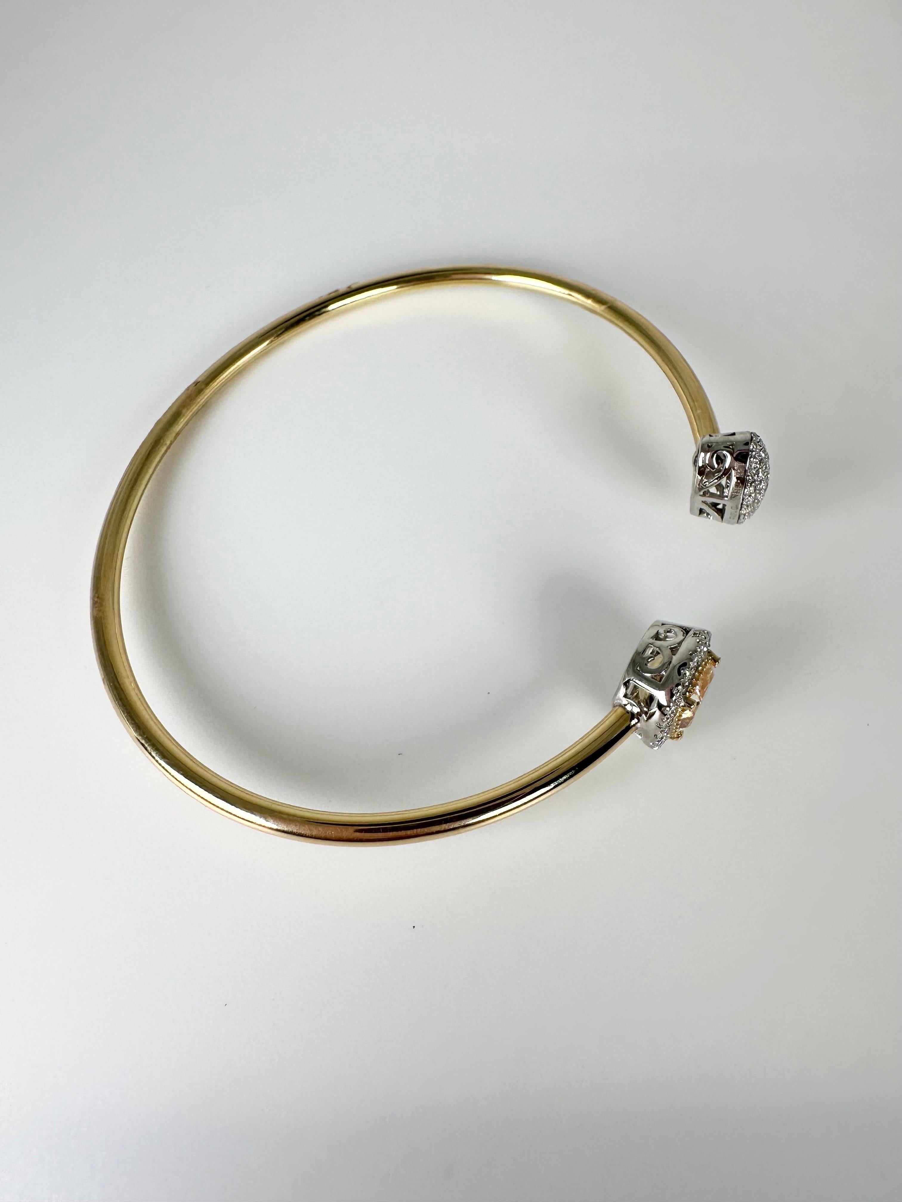 Une pièce très rare, bracelet bangle à tube flexible avec un grand diamant jaune fantaisie, bracelet luxueux avec un style moderne en or jaune 18KT ! WOW est le seul mot qui me vient à l'esprit, non seulement il est confortable mais il est également
