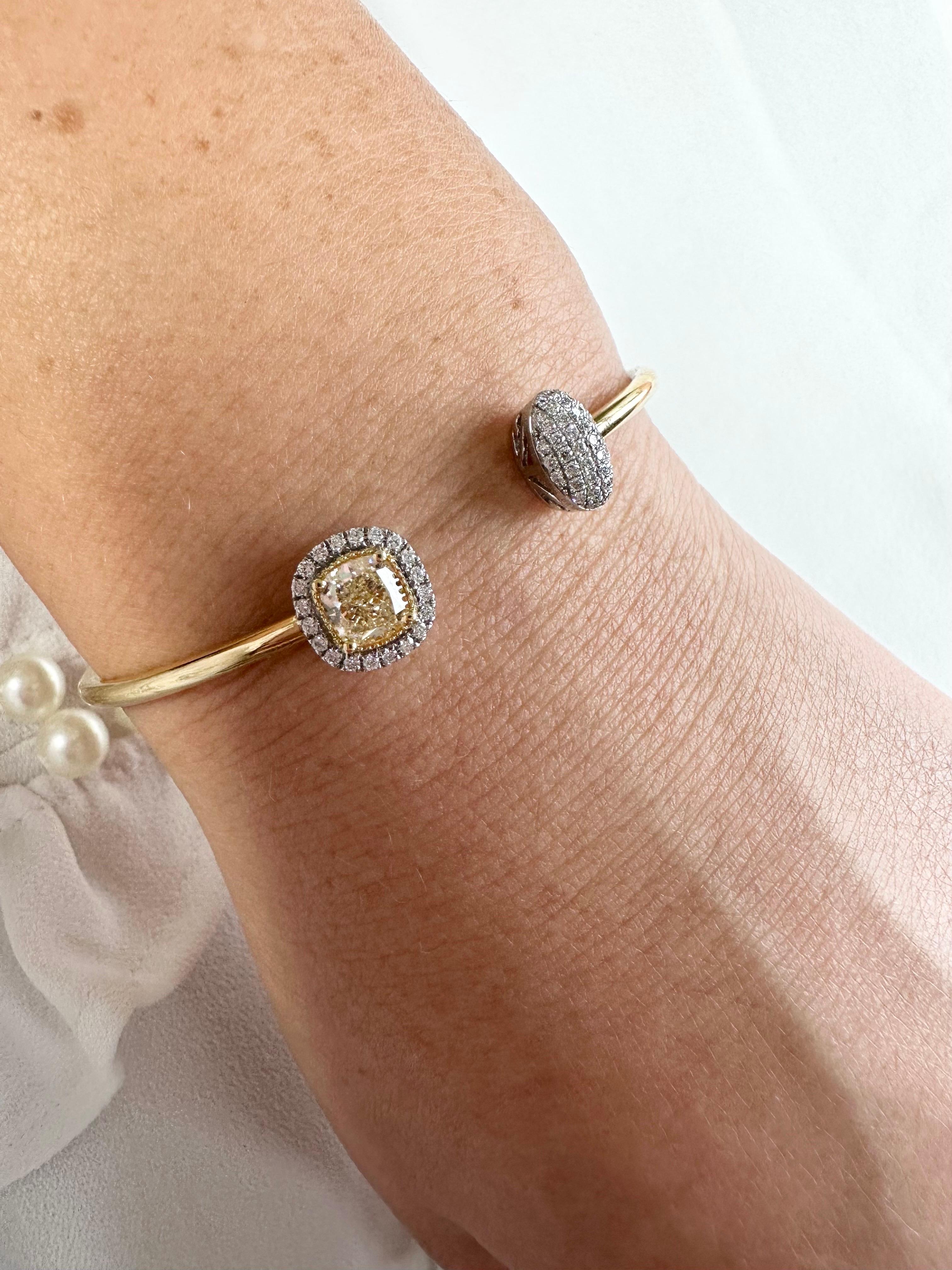 Bracelet jonc fantaisie en diamant jaune 18 carats avec grand diamant en vente 4