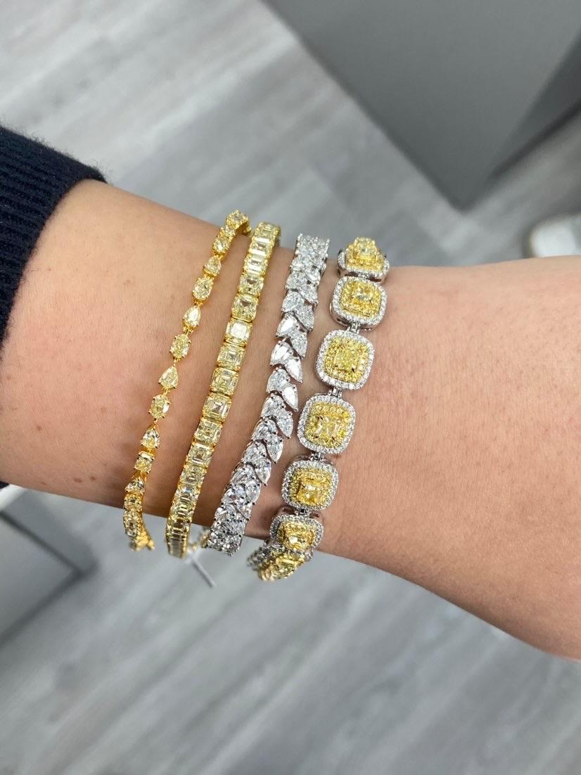 Taglio cuscino Bracciale con doppio cuscino di diamanti giallo fantasia - Colori rari in vendita