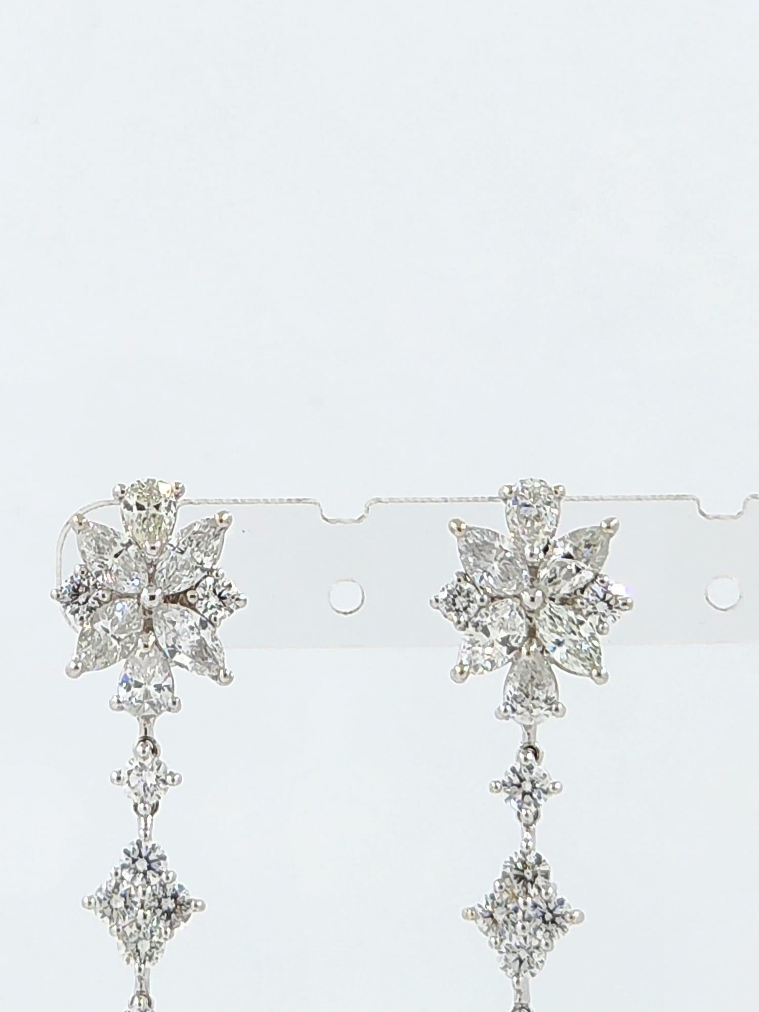 IGI Certified Fancy Yellow Diamond Dangle Drop Earring in 18K White Gold In New Condition For Sale In Hong Kong, HK