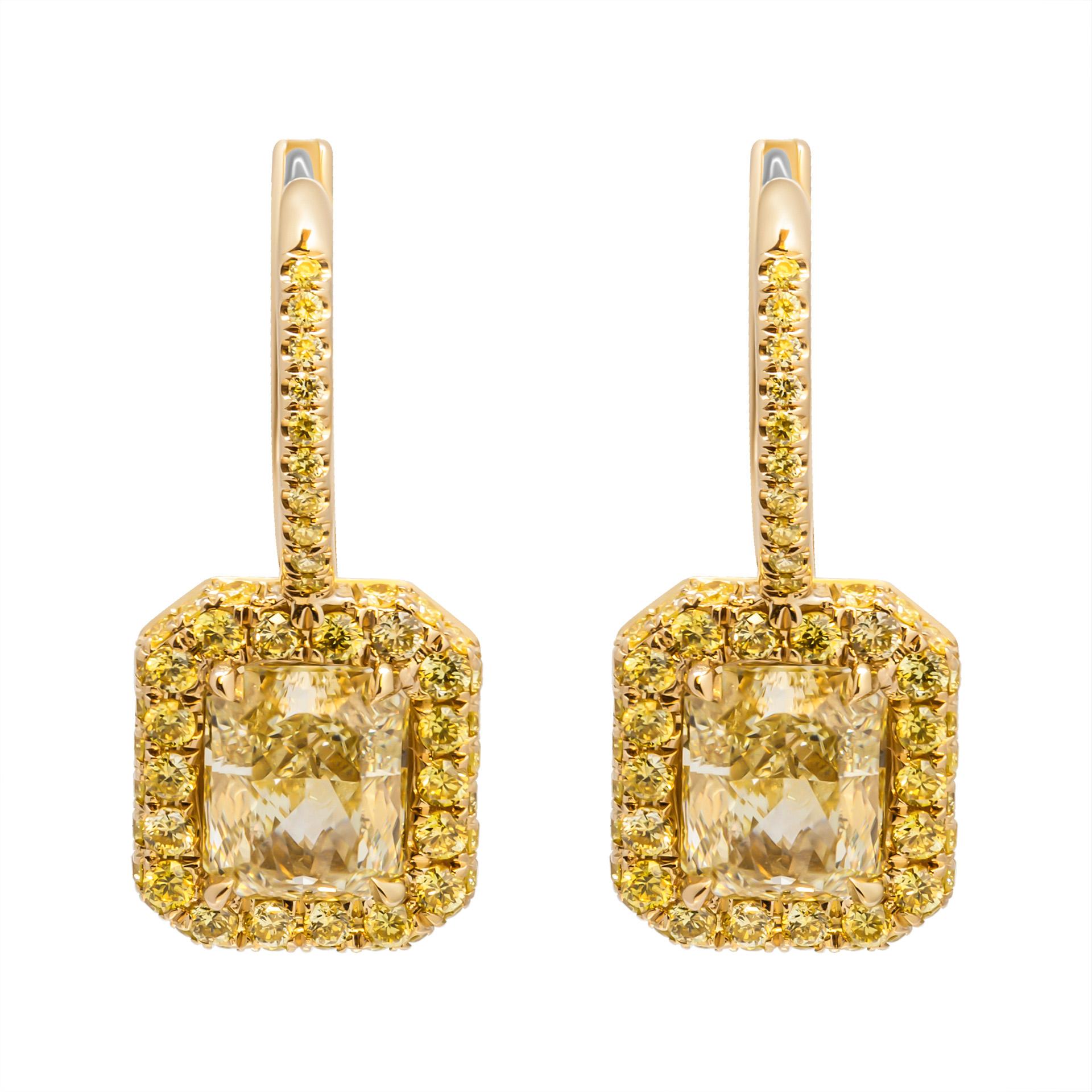 Fancy Yellow Diamond Earring with Radiant Cut Diamonds In New Condition For Sale In New York, NY