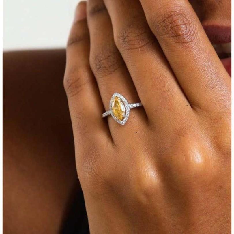 Fancy Yellow Diamond Engagement 1.08ct Ring In New Condition For Sale In Fatih, 34