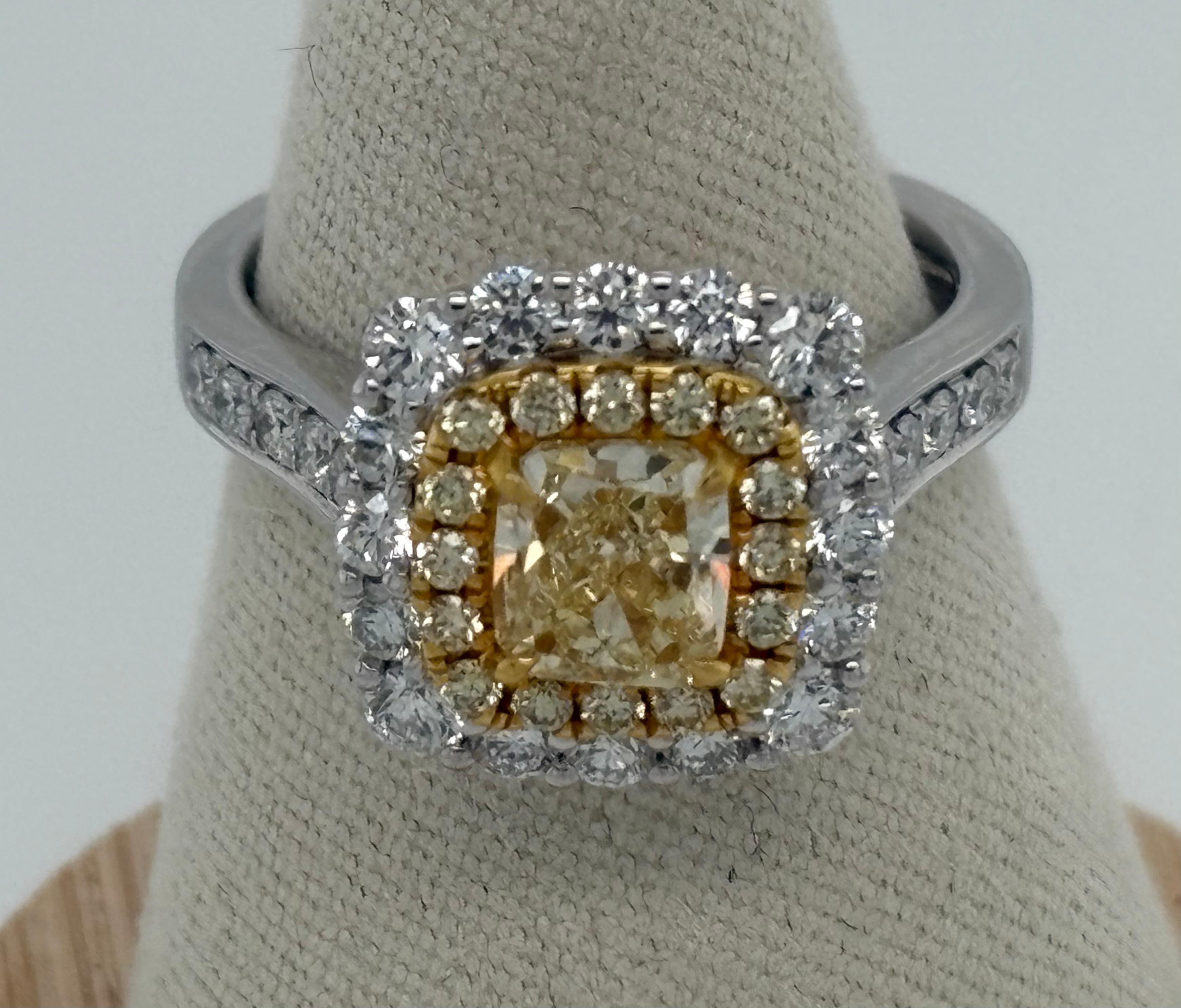Fancy Yellow Diamond Engagement or Cocktail Ring, 18KT White Gold in vendita 5