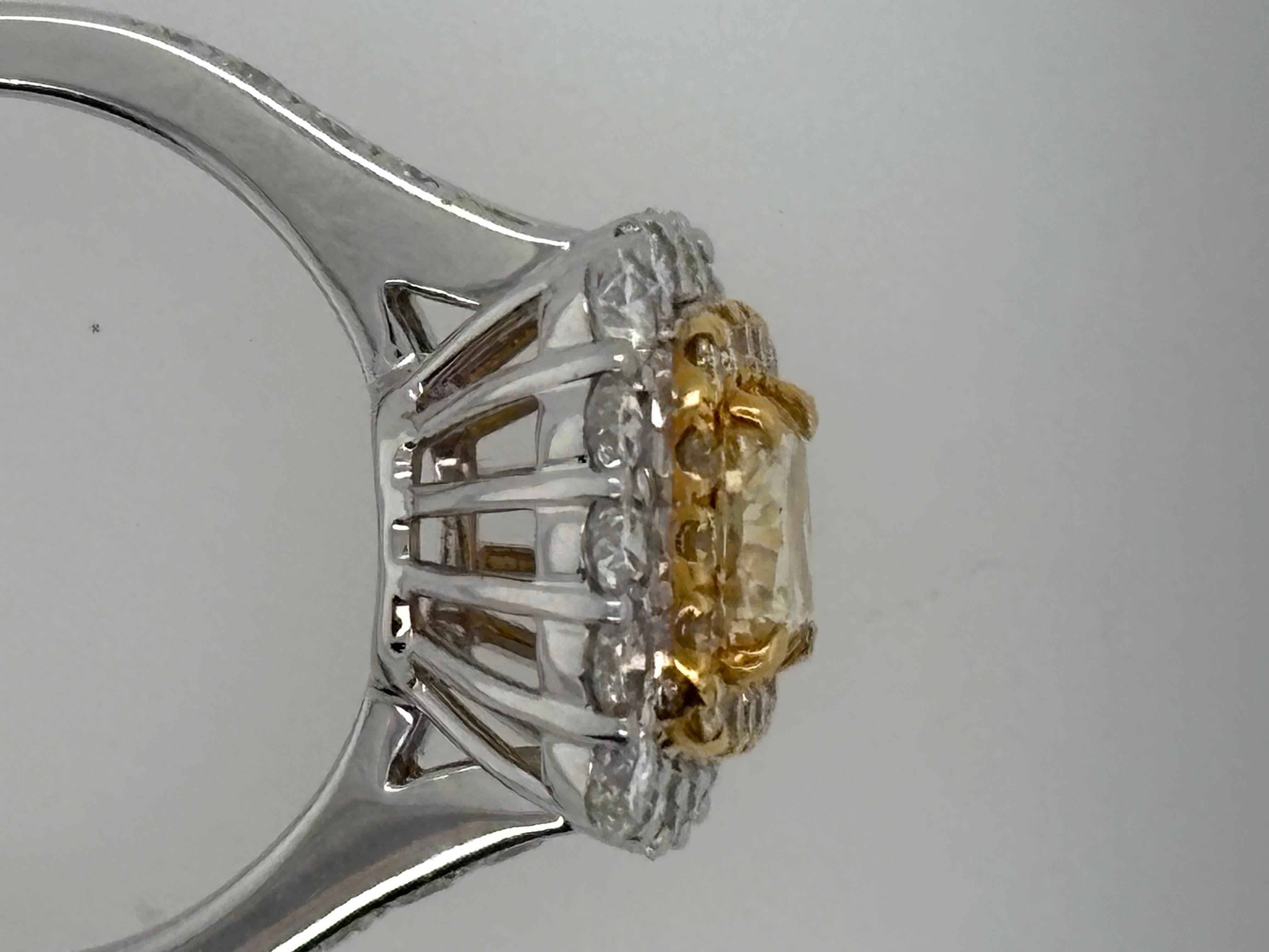 Fancy Yellow Diamond Engagement or Cocktail Ring, 18KT White Gold in vendita 11
