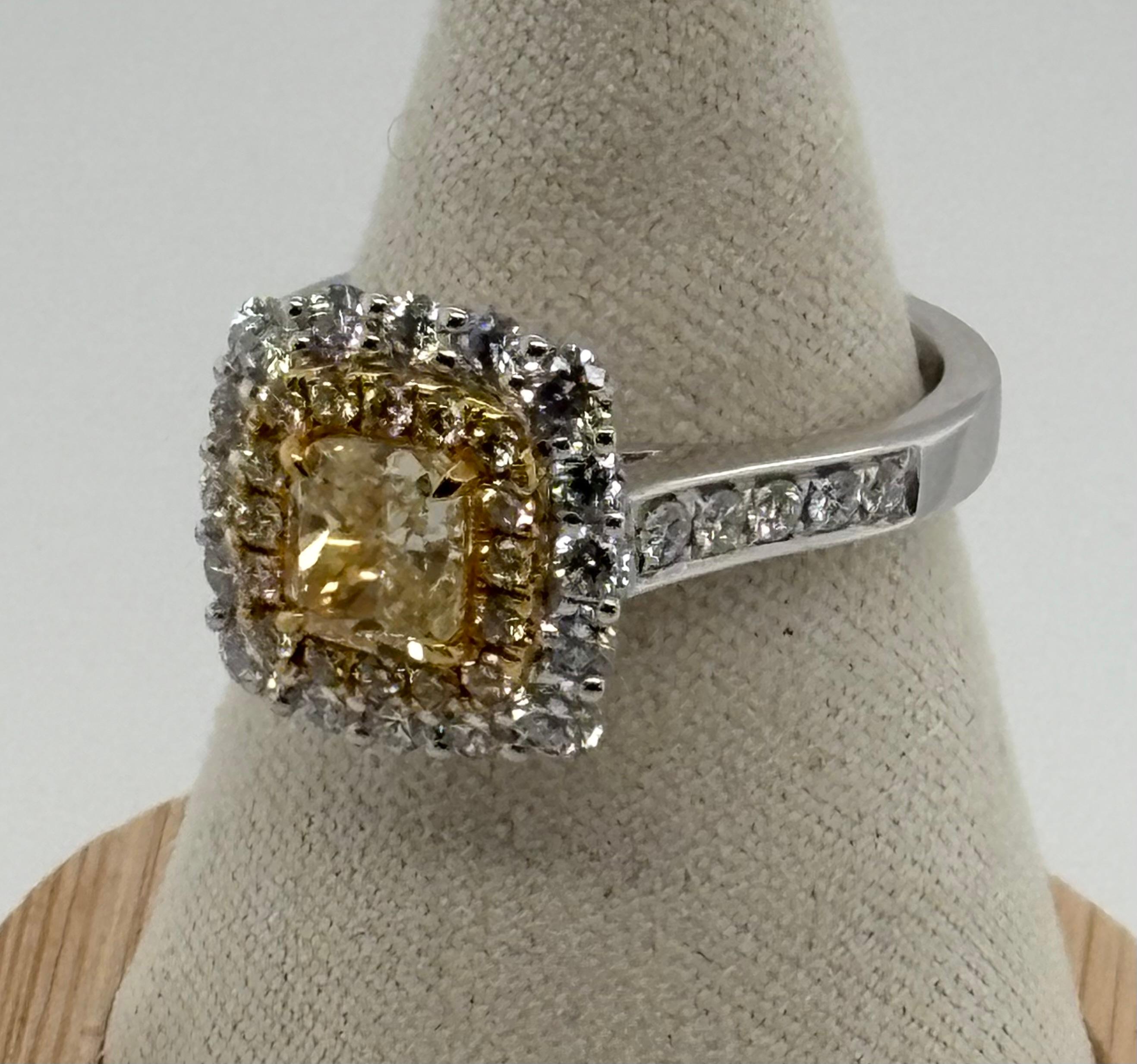 Fancy Yellow Diamond Engagement or Cocktail Ring, 18KT White Gold In condizioni buone in vendita a Manhasset, NY