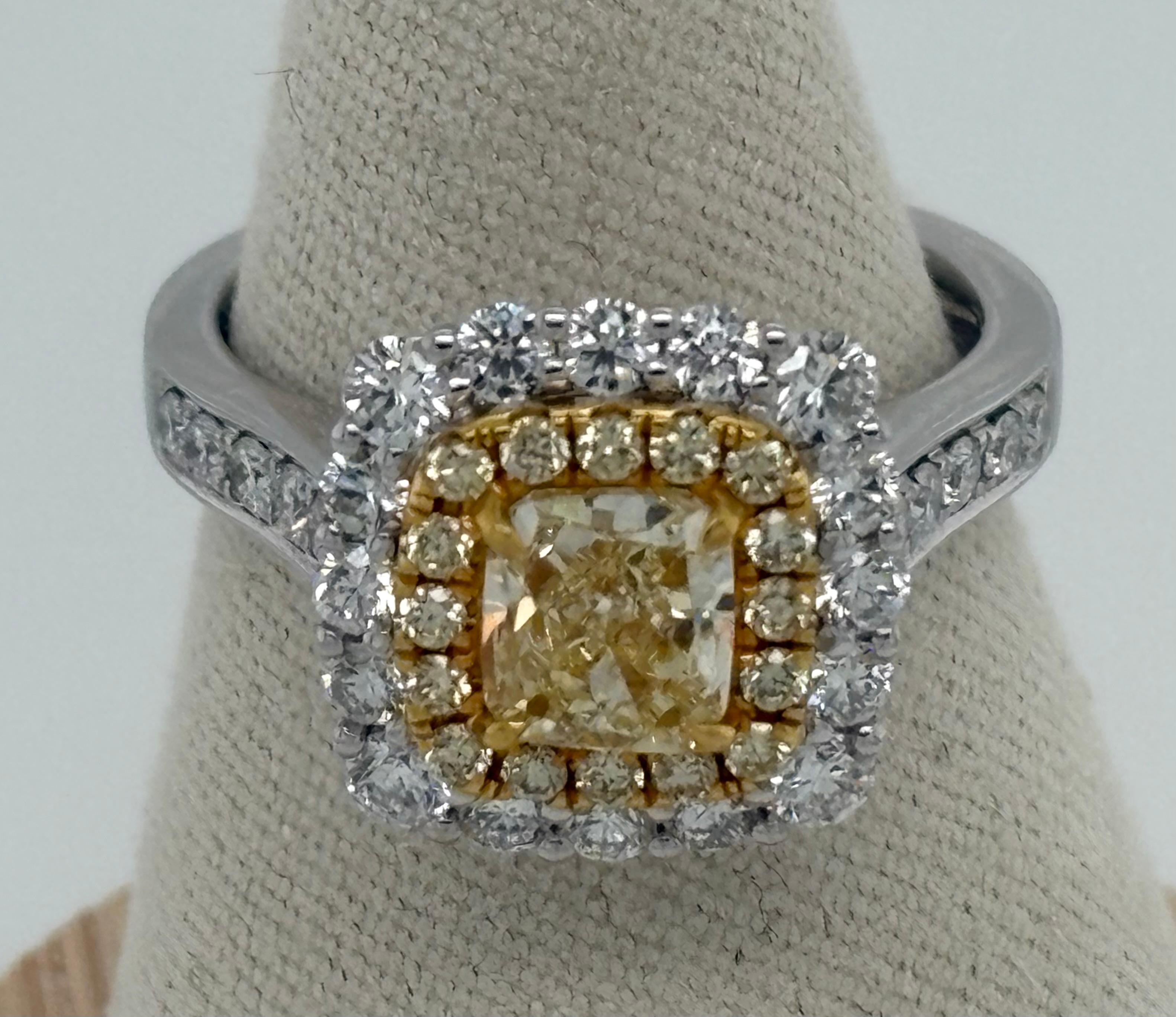 da uomo o donna Fancy Yellow Diamond Engagement or Cocktail Ring, 18KT White Gold in vendita