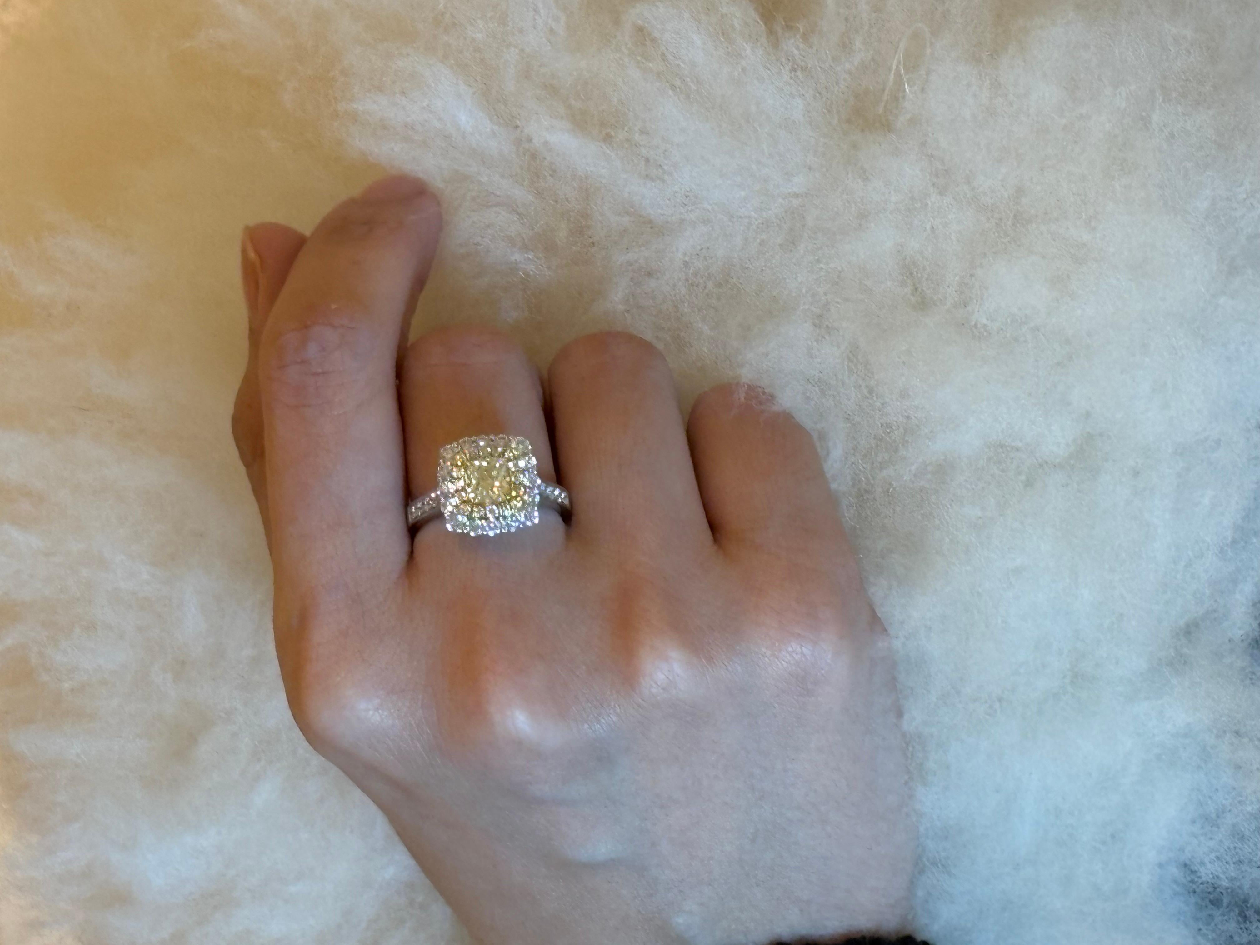 Fancy Yellow Diamond Engagement or Cocktail Ring, 18KT White Gold in vendita 1