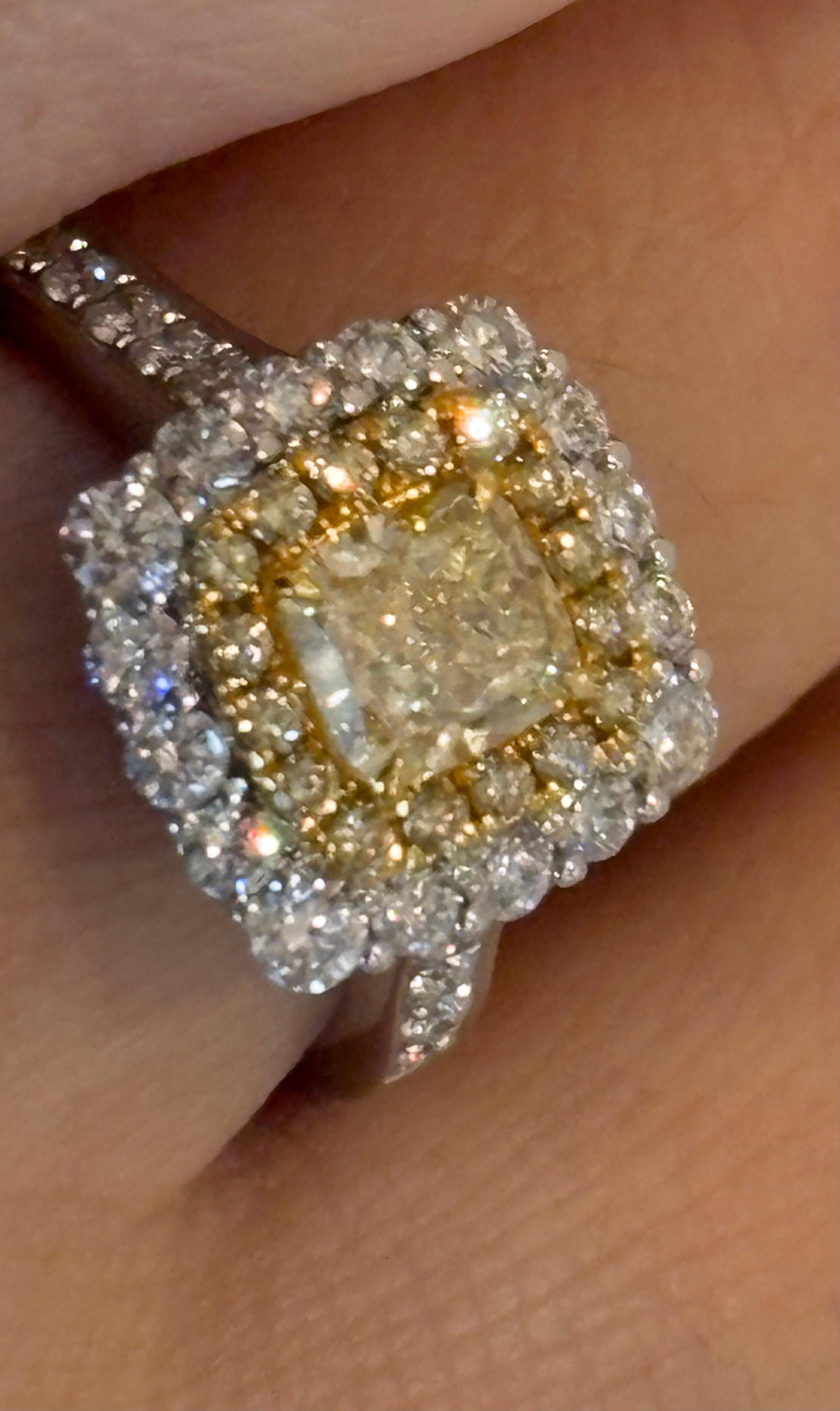 Fancy Yellow Diamond Engagement or Cocktail Ring, 18KT White Gold in vendita 2