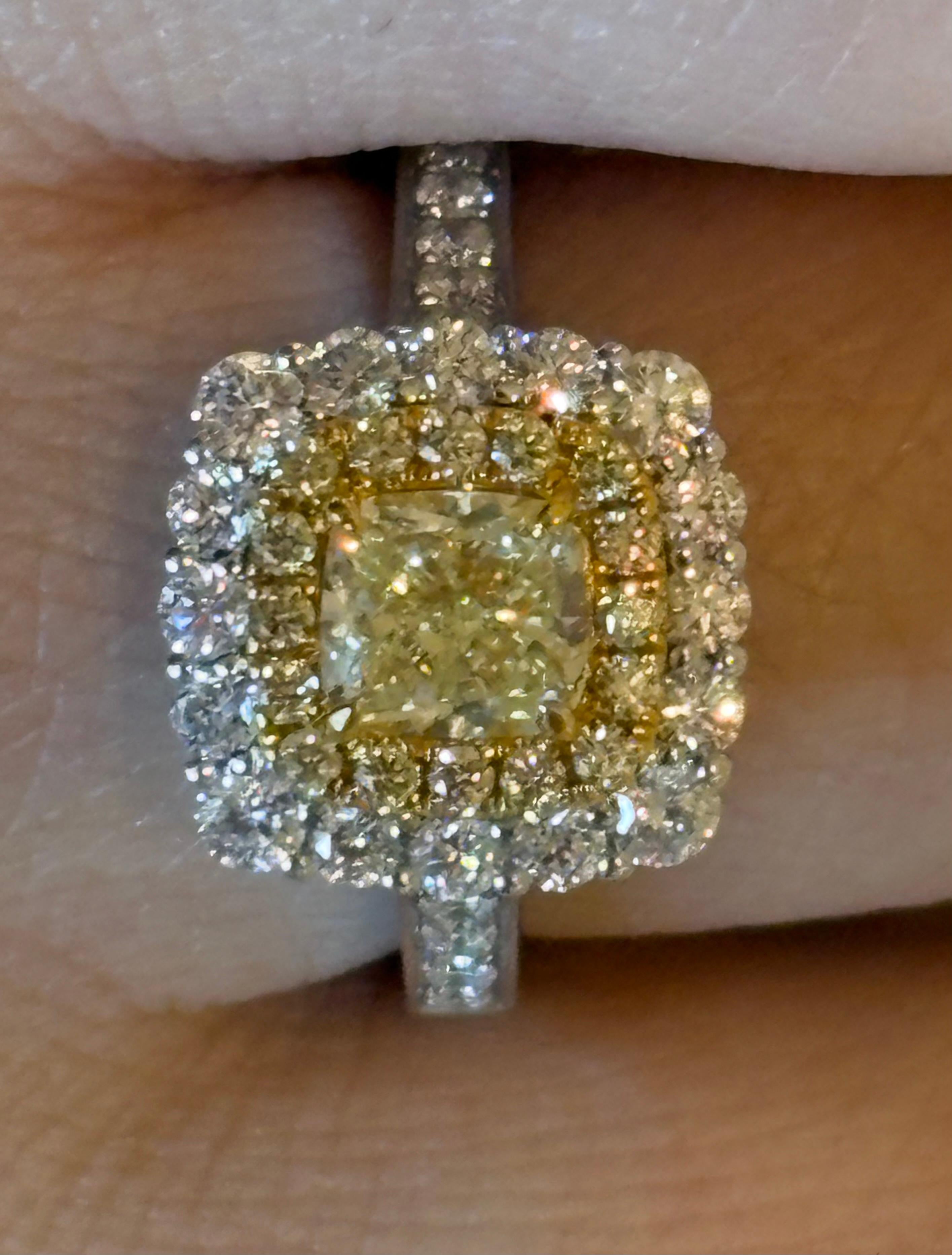 Fancy Yellow Diamond Engagement or Cocktail Ring, 18KT White Gold in vendita 3