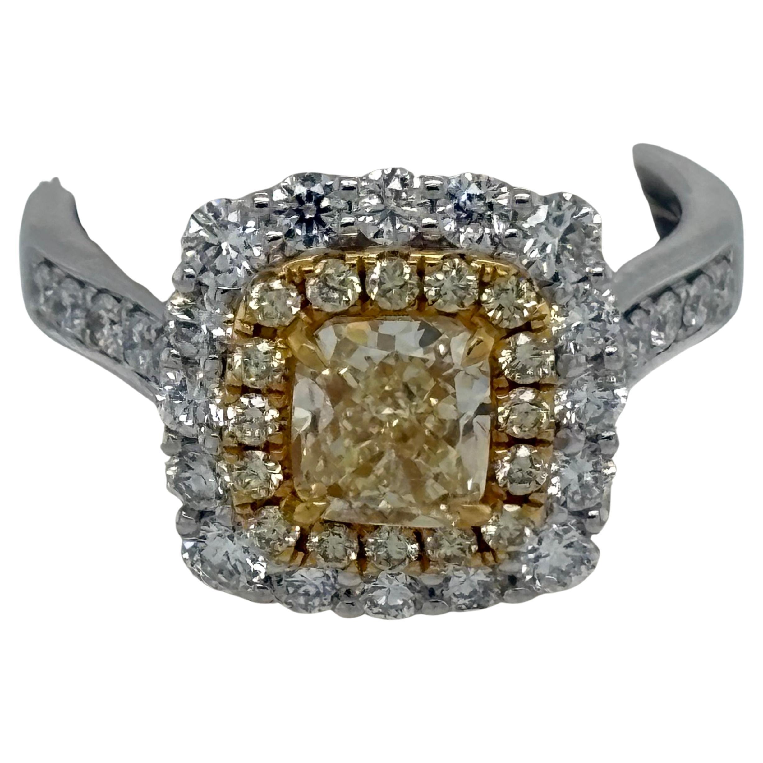 Fancy Yellow Diamond Engagement or Cocktail Ring, 18KT White Gold in vendita