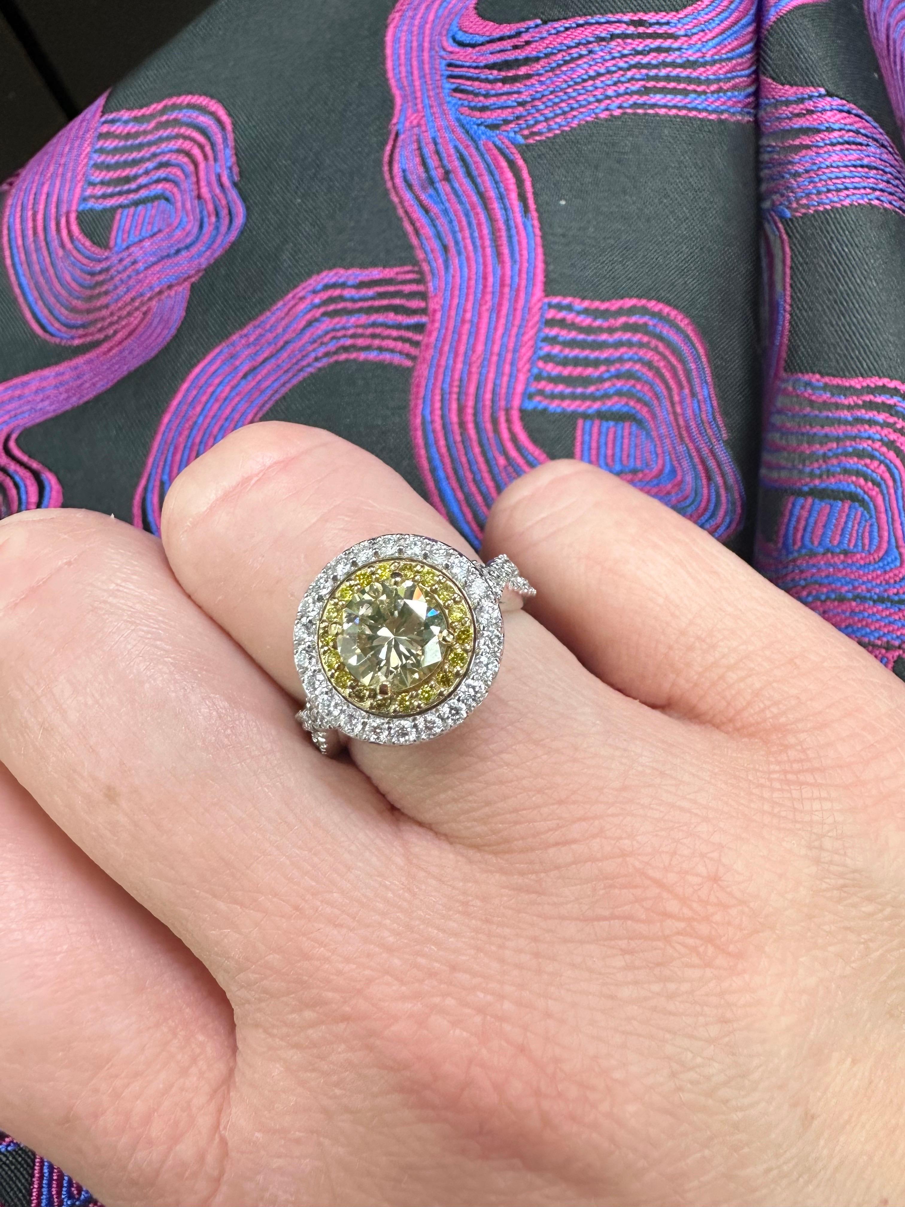 GIA certified Fancy Greenish Yellow Diamond Engagement Ring 18KT gold  In New Condition For Sale In Boca Raton, FL