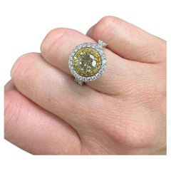 Used GIA certified Fancy Greenish Yellow Diamond Engagement Ring 18KT gold 