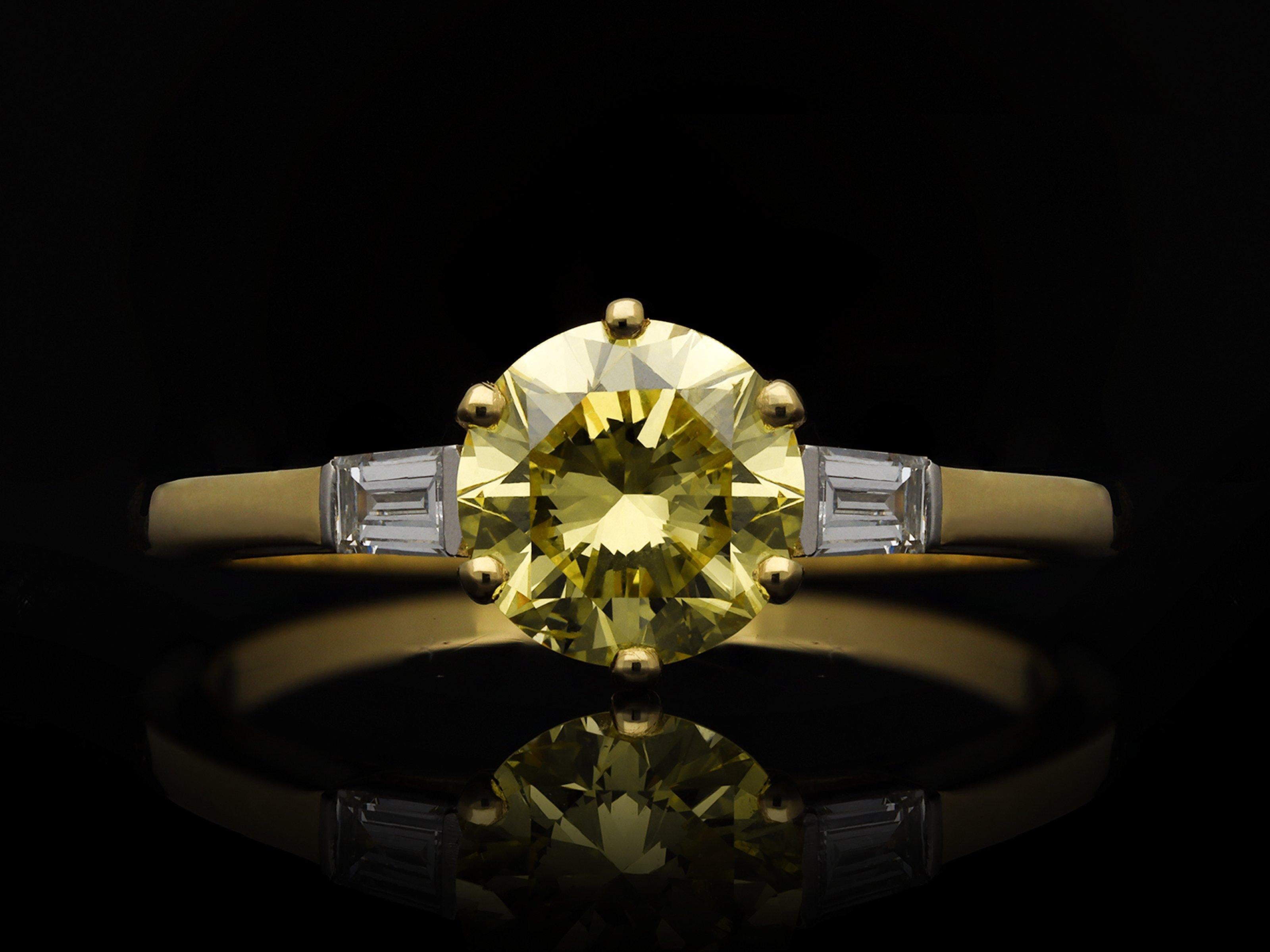 Women's Fancy yellow diamond engagement ring, circa 1950 For Sale