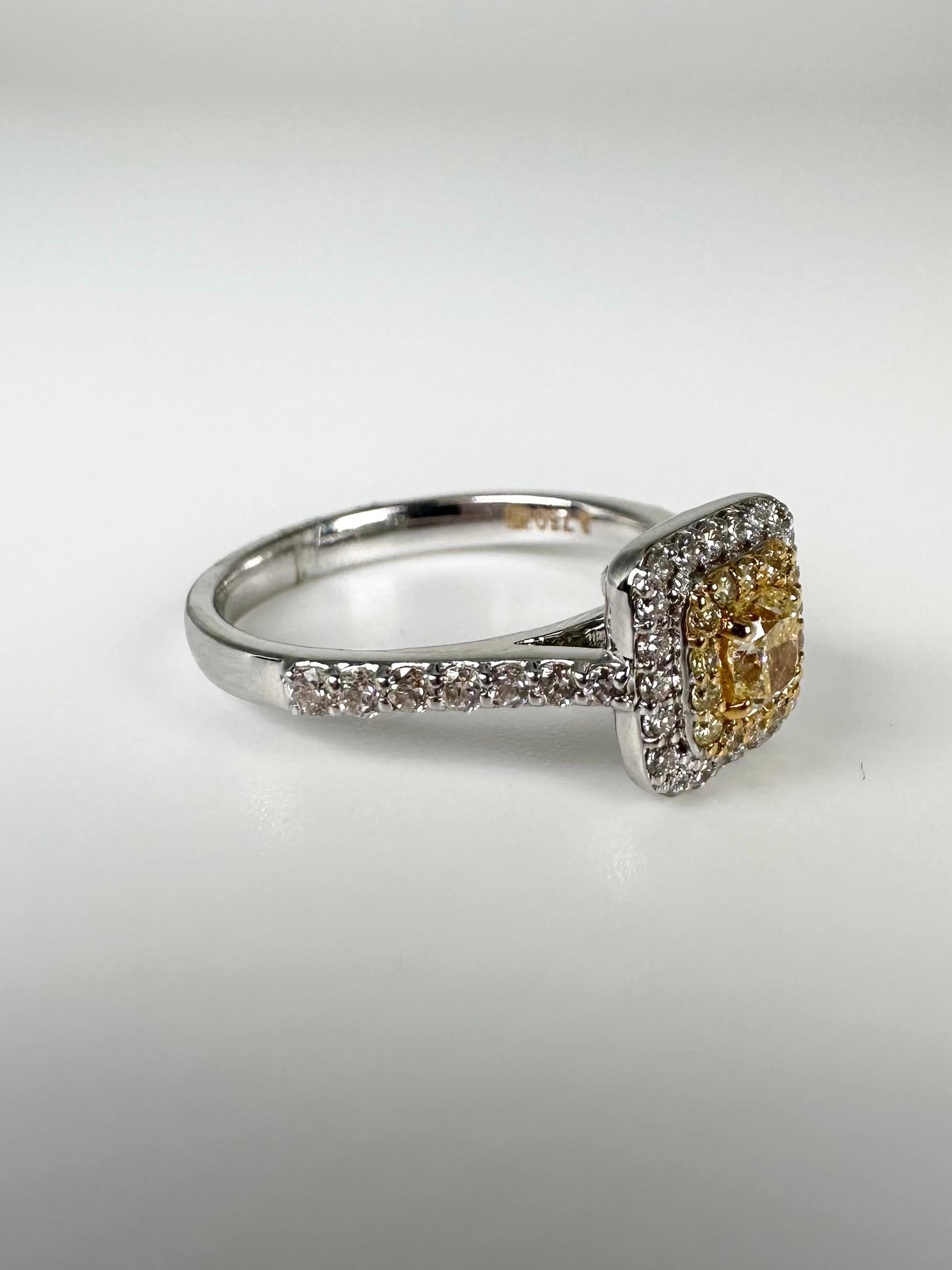 Verlobungsring mit gelbem Diamanten und 18KT Diamanten im Angebot 1