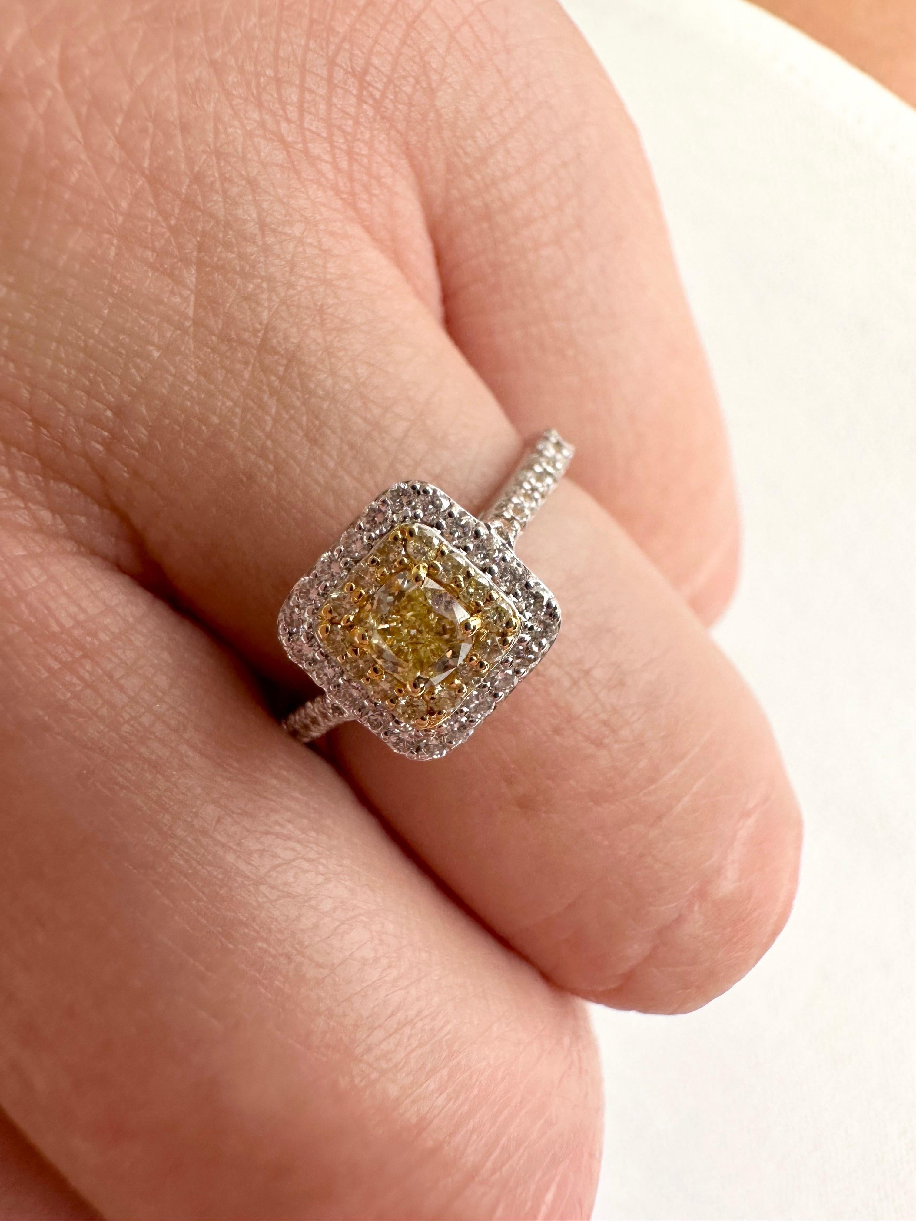 Bague de fiançailles en diamant jaune fantaisie 18 carats, bague de fiançailles en diamant en vente 3