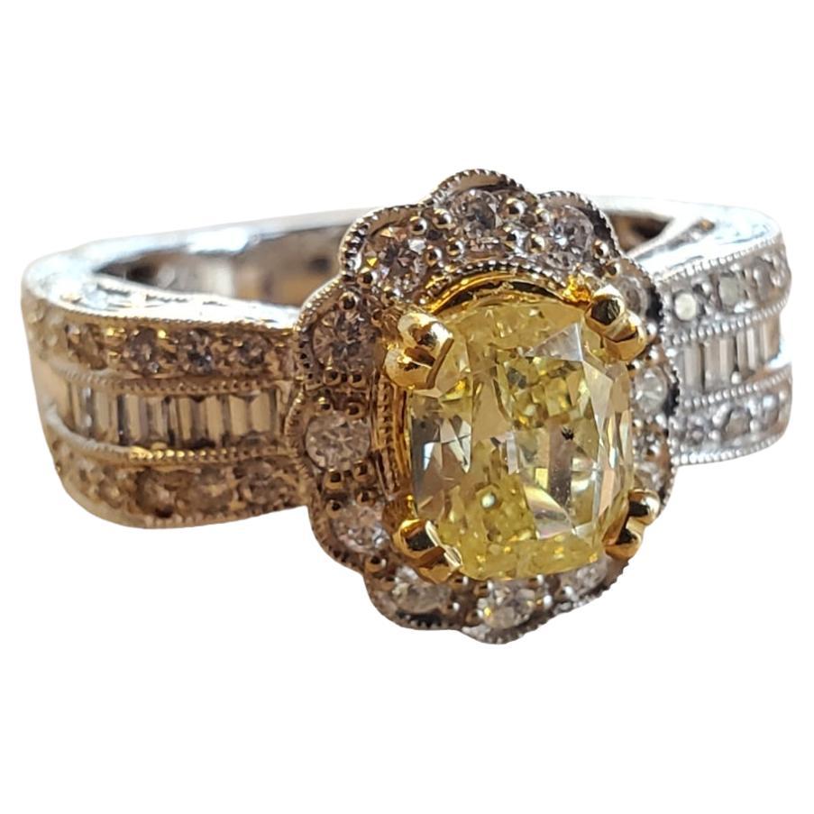 Bague diamant jaune fantaisie 2,25tcw Euro Shank Bague en or blanc 18k 1,65ct Center en vente