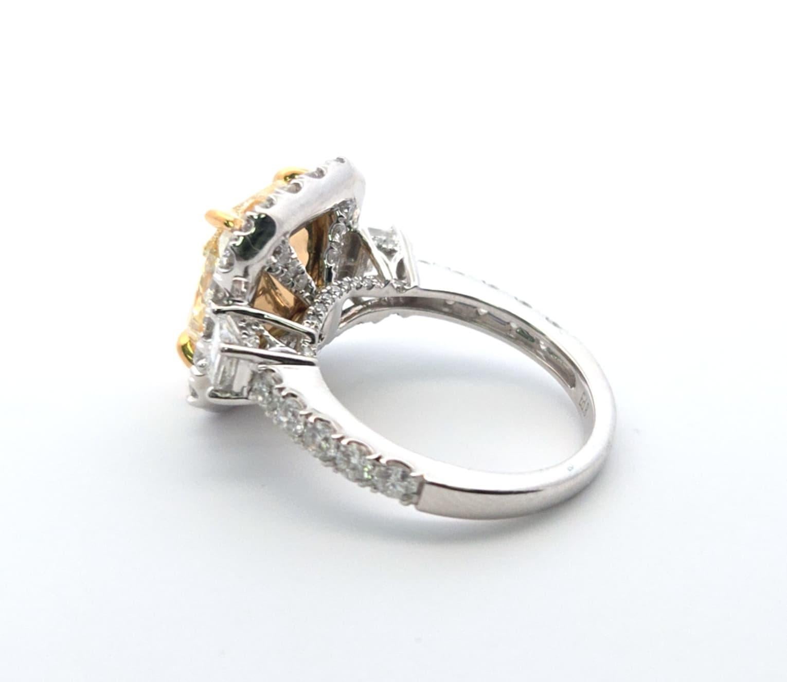 Ausgefallener gelber Diamantring D2.10ct YD5.18CT 18KWG (Radiantschliff) im Angebot
