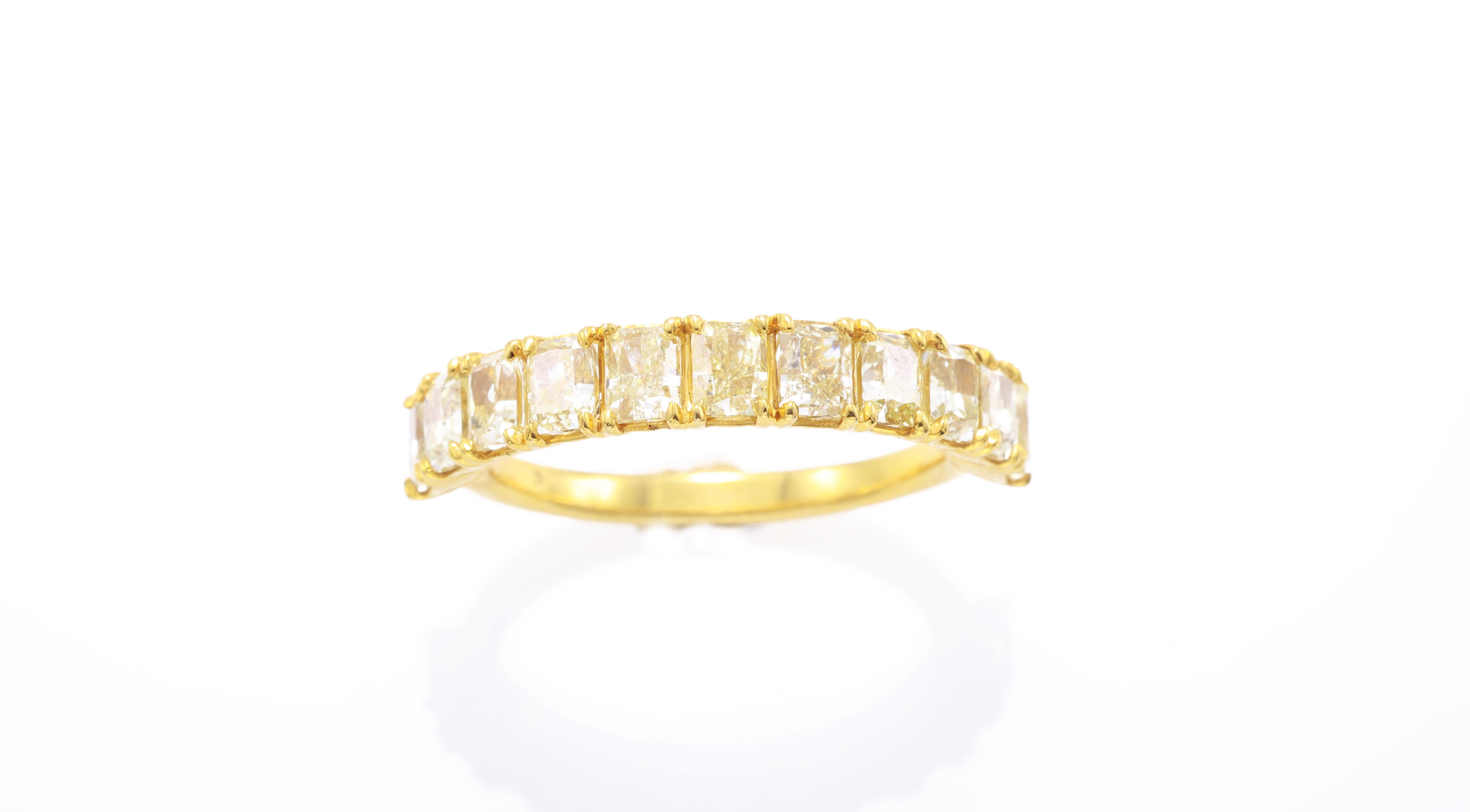 18kt white gold ring with diamonds
  
  Gold colour & karat: White gold 18kt
  Weight: 3.666 grams
  
  Set with-
  Stone type: Diamond
  Shape: Radiant
  Carat: 2.28 (11 Pcs )
  Colour: Fancy Yelllow
  Clarity: VVS-VS
  
