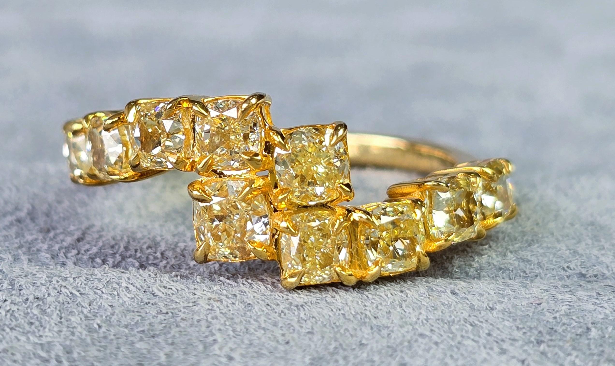 Fancy Yellow Diamond Ring In New Condition For Sale In บางรัก, TH