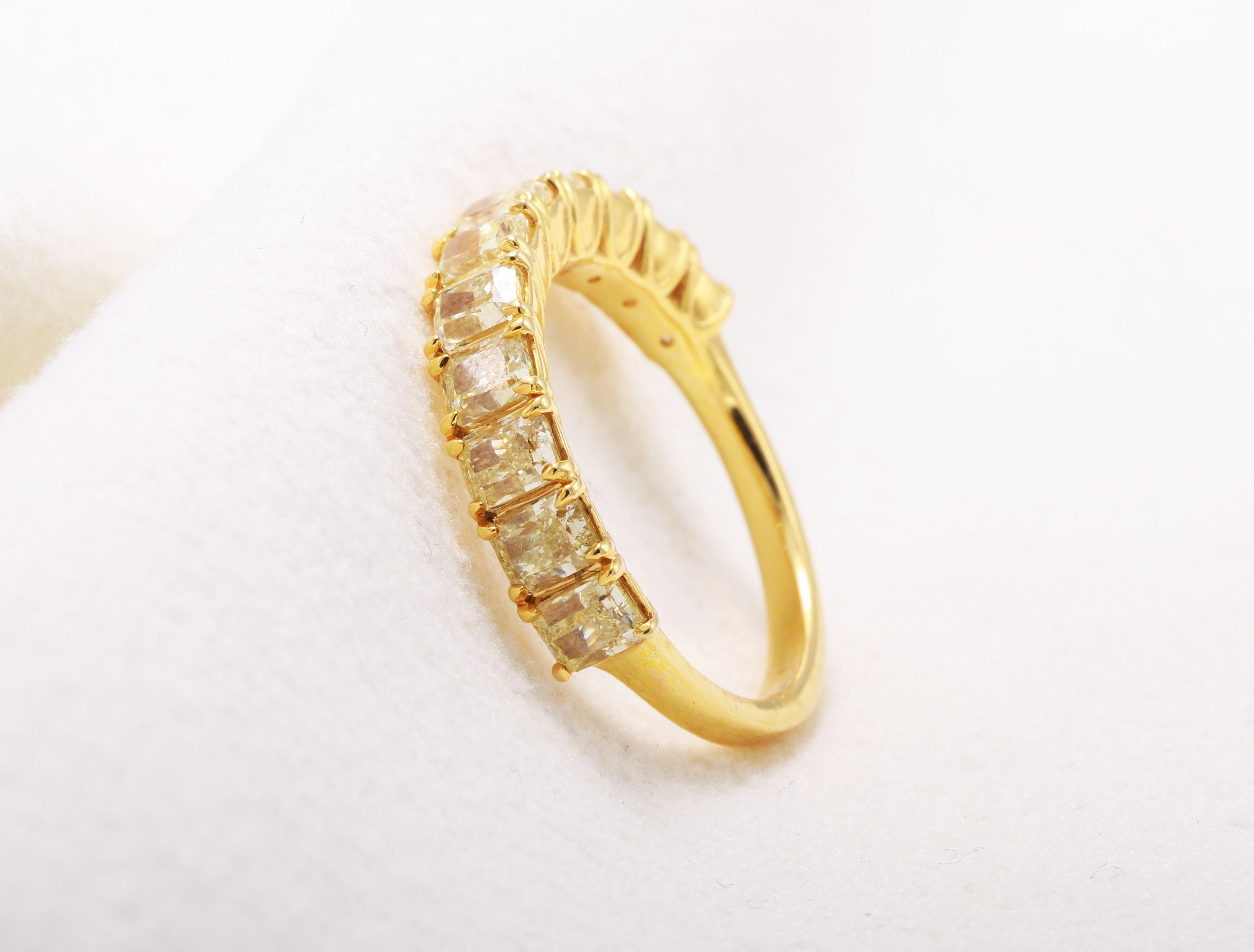 Fancy Yellow Diamond Ring In New Condition For Sale In บางรัก, TH