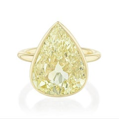 Fancy Yellow  Diamond Ring in 18k Yellow Gold certified GIA