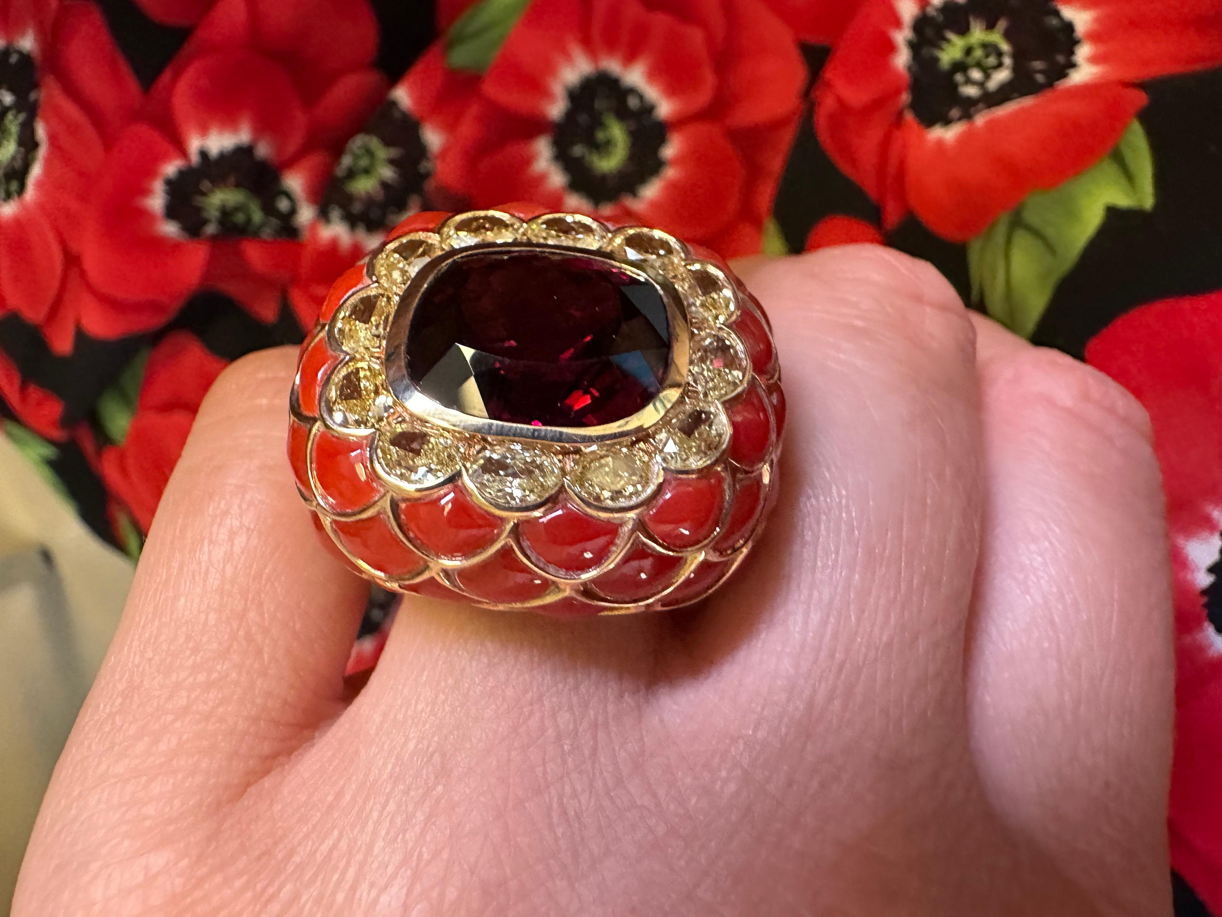 Fancy yellow diamond ring Luxurious ring for a QUEEN RARE Handmade 18KT gold For Sale 3