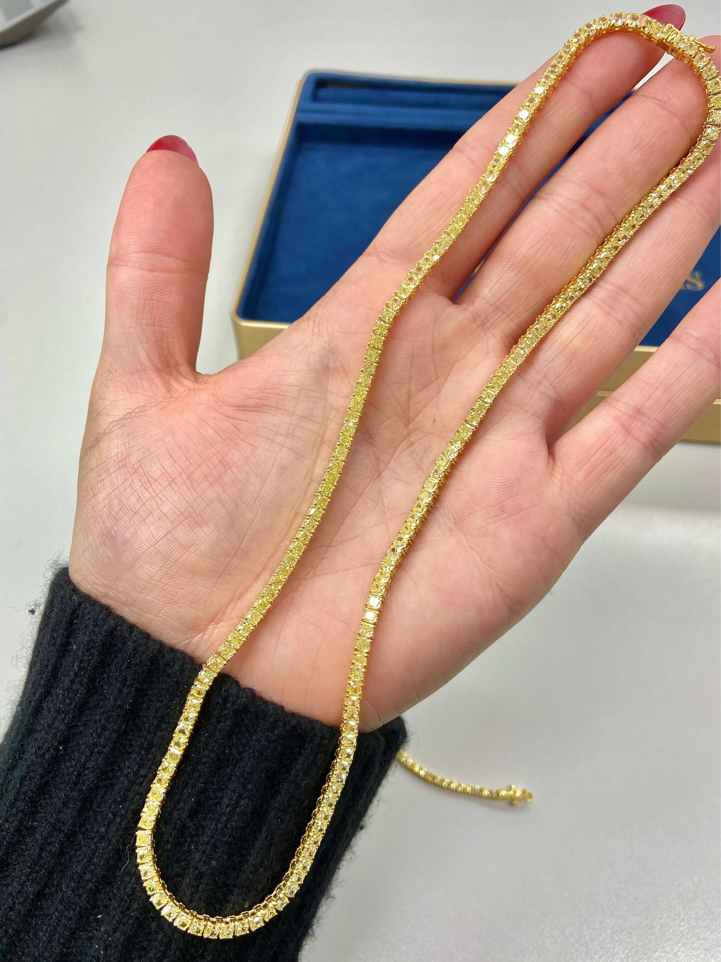 Taglio cuscino Collana Tennis con diamanti gialli fantasia in vendita