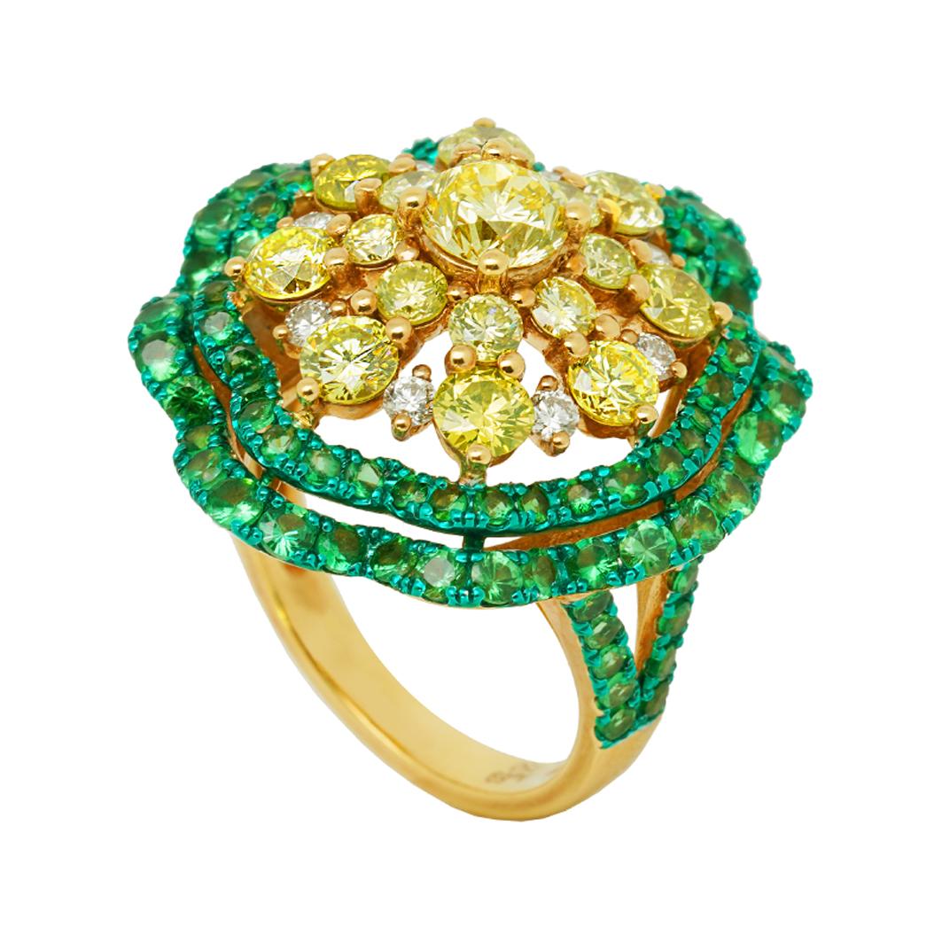 Ring aus 18 Karat Gold mit gelbem Fancy-Diamant, Tsavorit und Diamanten, Austy Lee (Gemischter Schliff) im Angebot