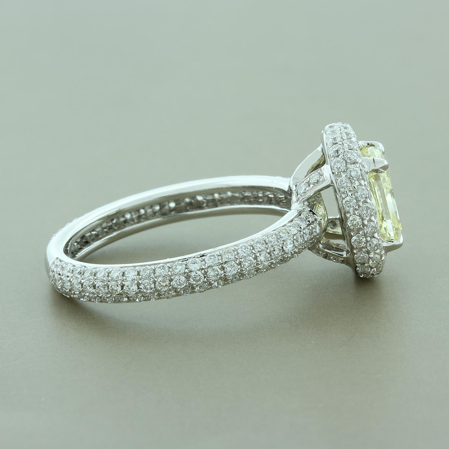 Fancy Yellow Diamond White Diamond Gold Halo Engagement Ring In New Condition In Beverly Hills, CA