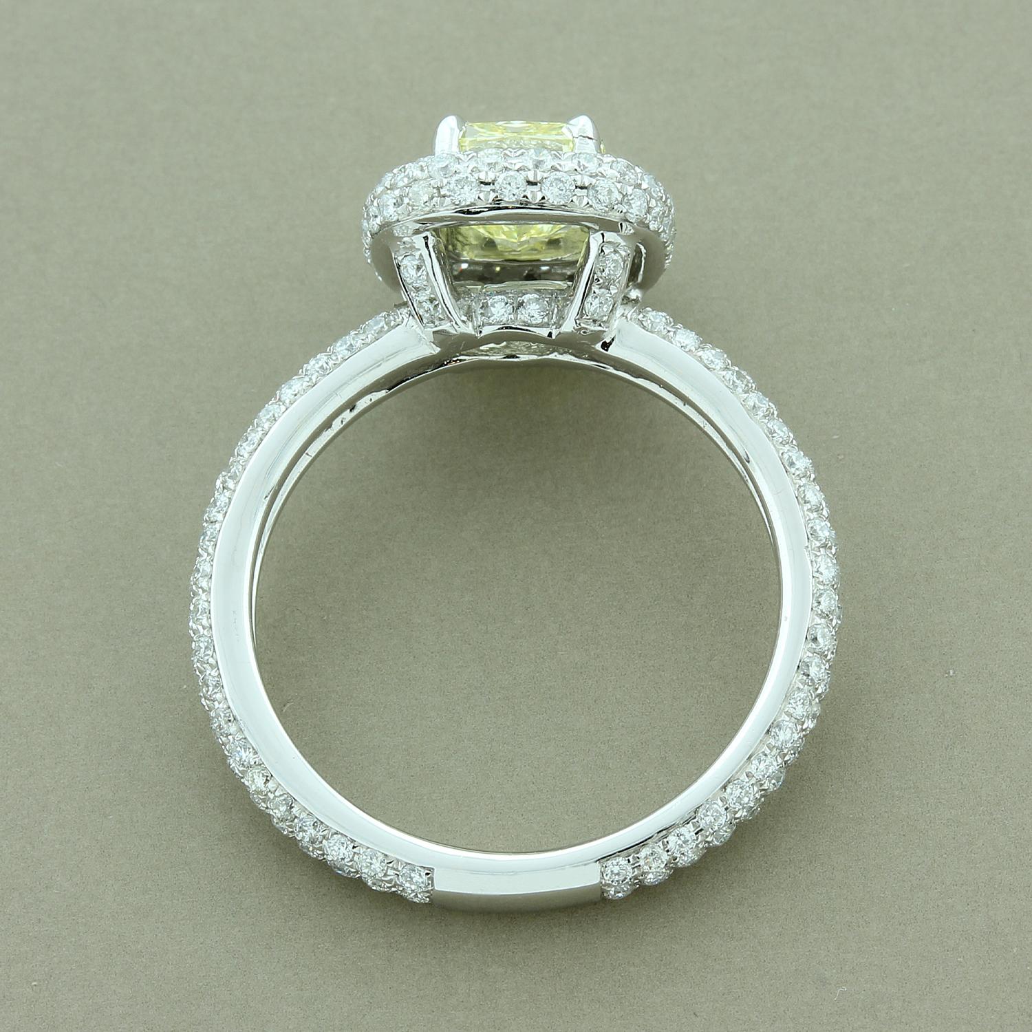 Women's Fancy Yellow Diamond White Diamond Gold Halo Engagement Ring