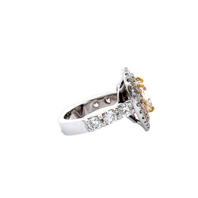 Taille cœur Bague fantaisie en or blanc 18 carats avec diamant jaune en forme de cœur de 5,14 carats en vente